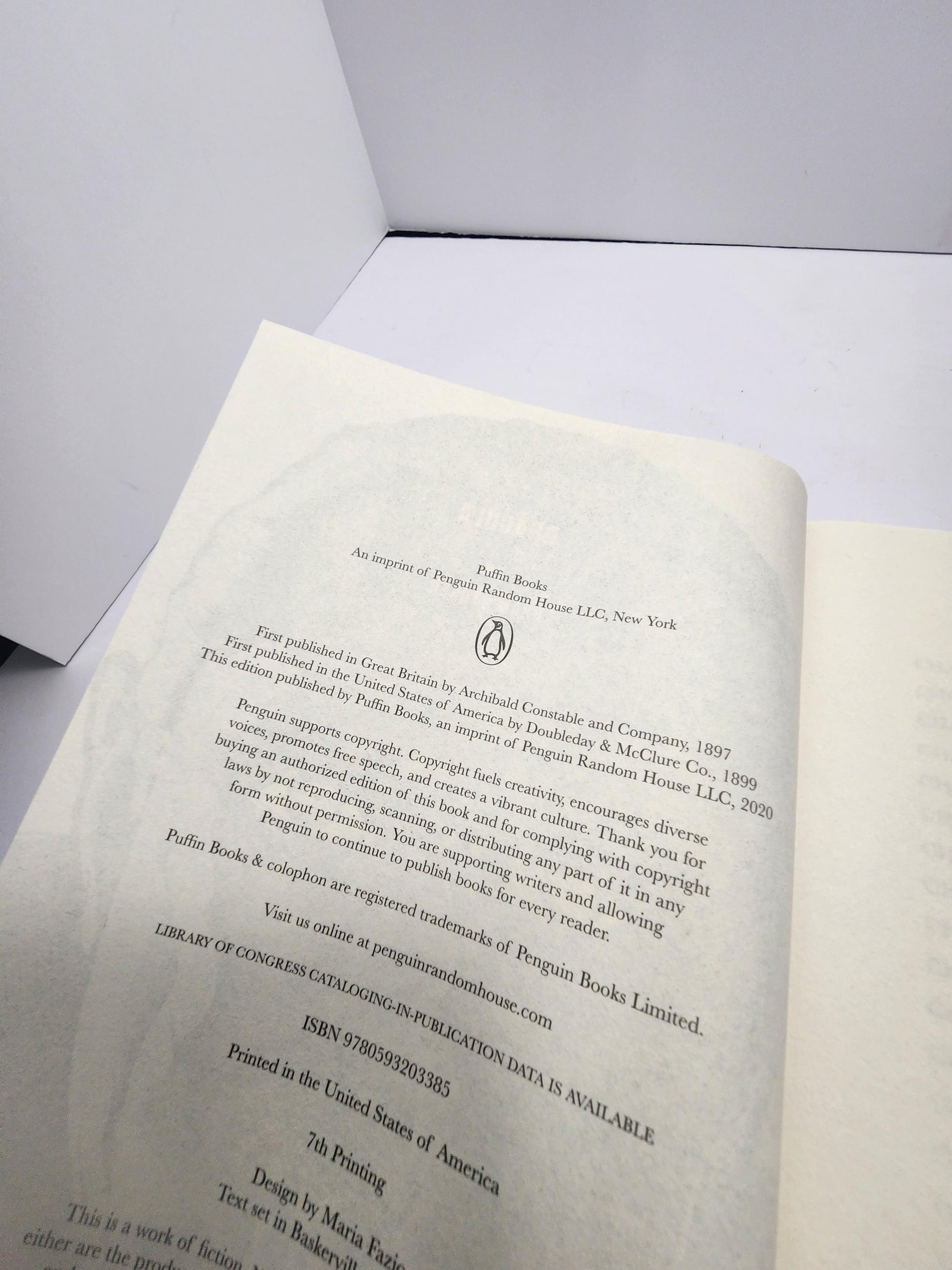 Monsters Dracula & Frankenstein Books - Mary Shelly - Bram Stoker - Monsters - Halloween - Halloween Books - Frakenstein - Dracula