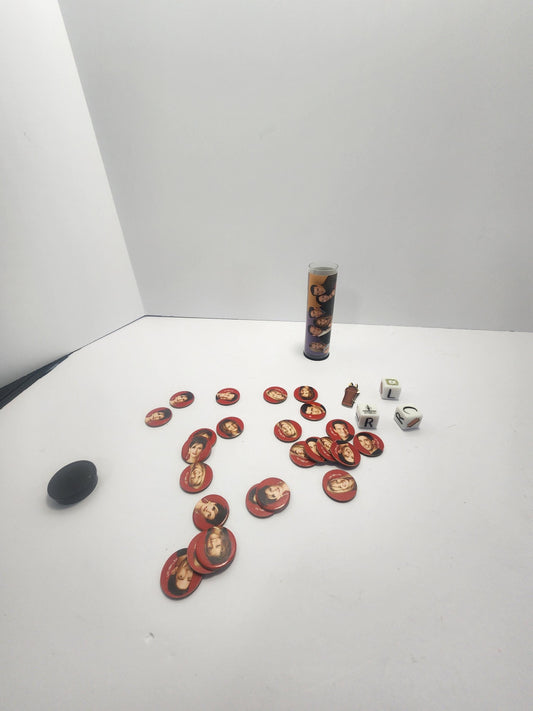 Friends TV Show Little Container With Pogs & Dice - Friends - TV Shows - Pogs - Dice - Games - Friends TV Show - Sitcoms