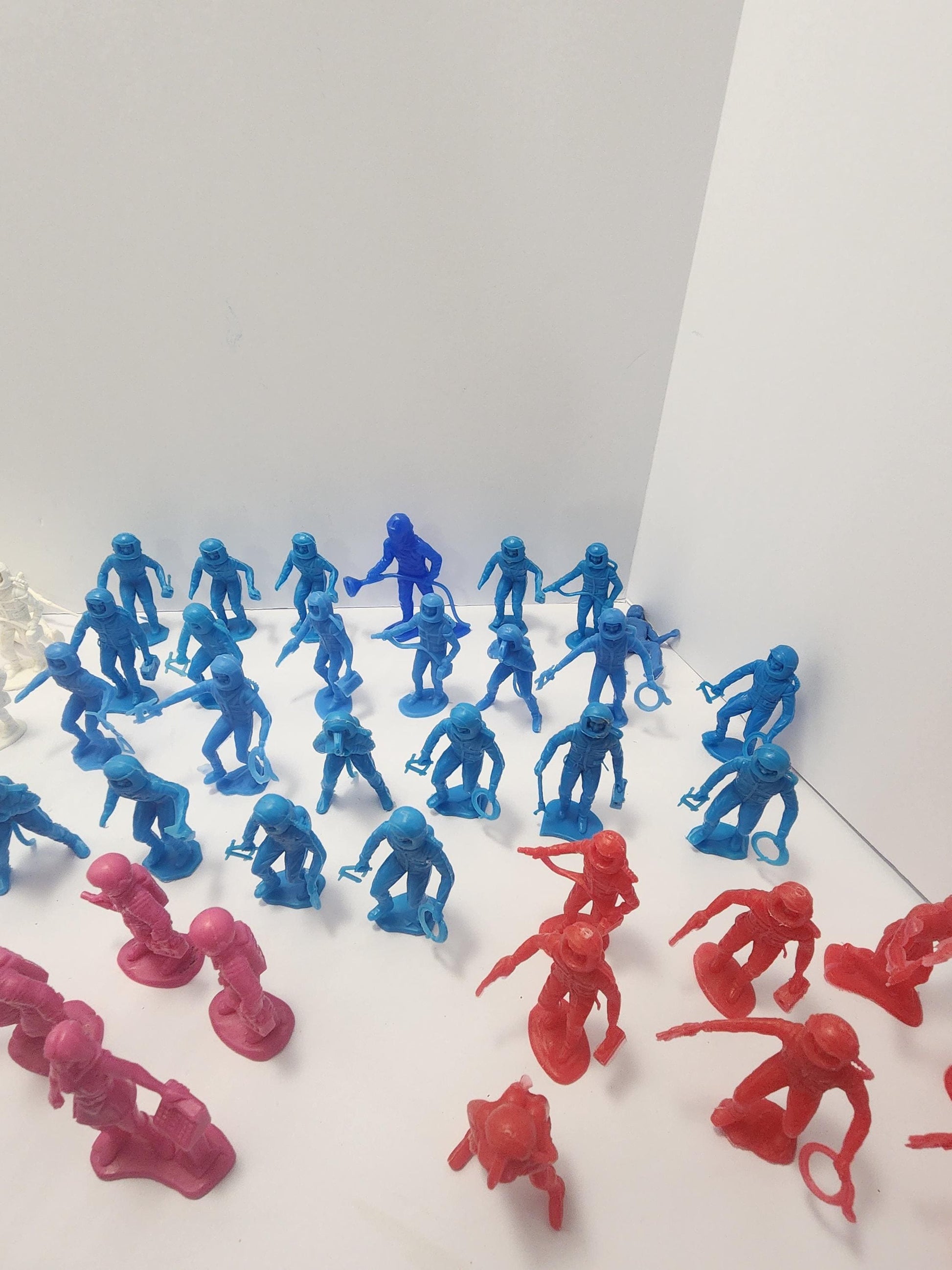 Space Astronauts HUGE 1980s Vintage LOT Of Mixed Color Figures - Astronauts - Space - Army Men - Firefighters - Figures - Pretend Play