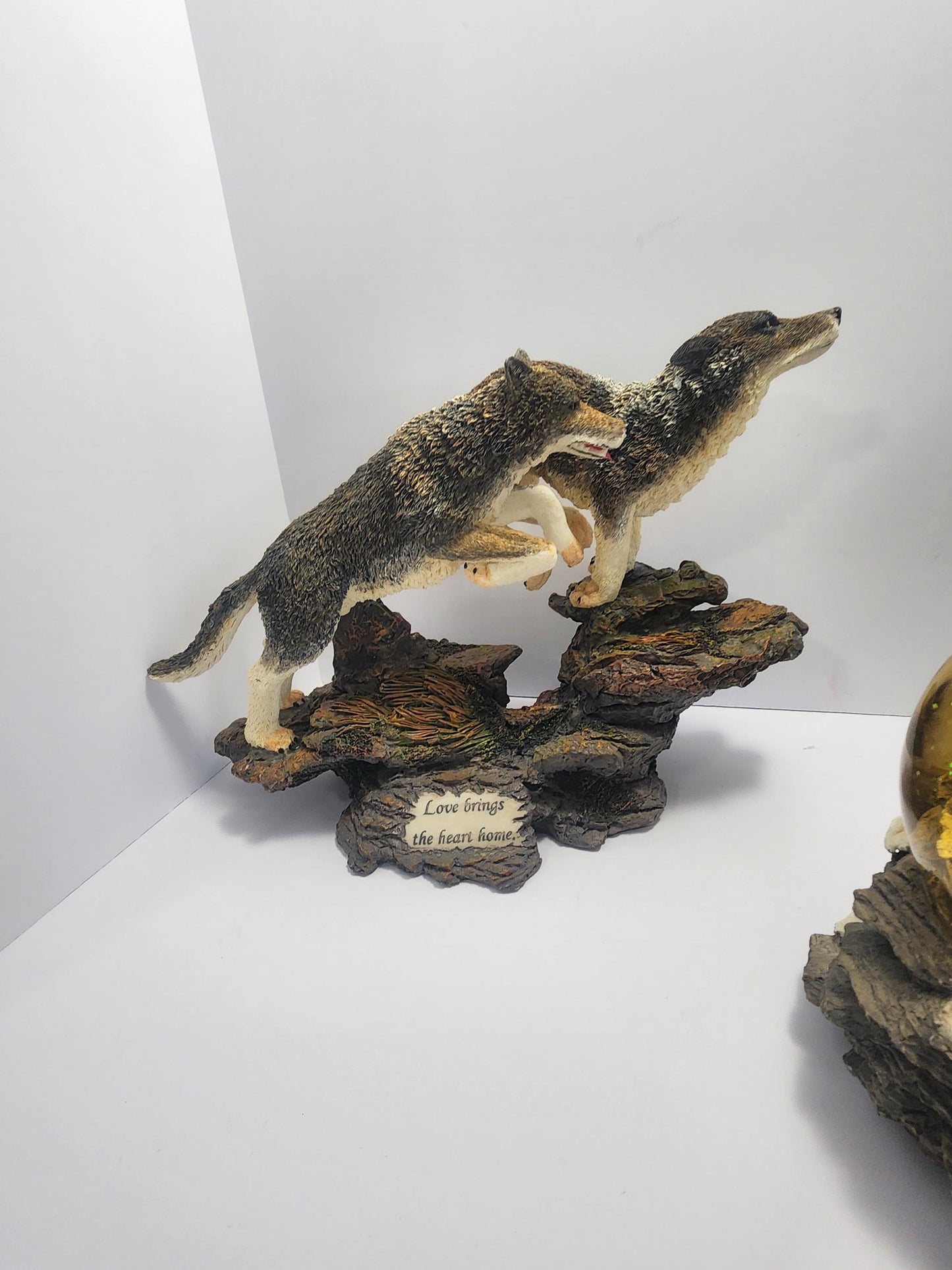 Wildlife Wolf Figurines and Snow Globe - Wolf - Wolves - Wolf Figurines - Snow Globes - Snowglobe - Wolf Gifs - Wildlife - Animals