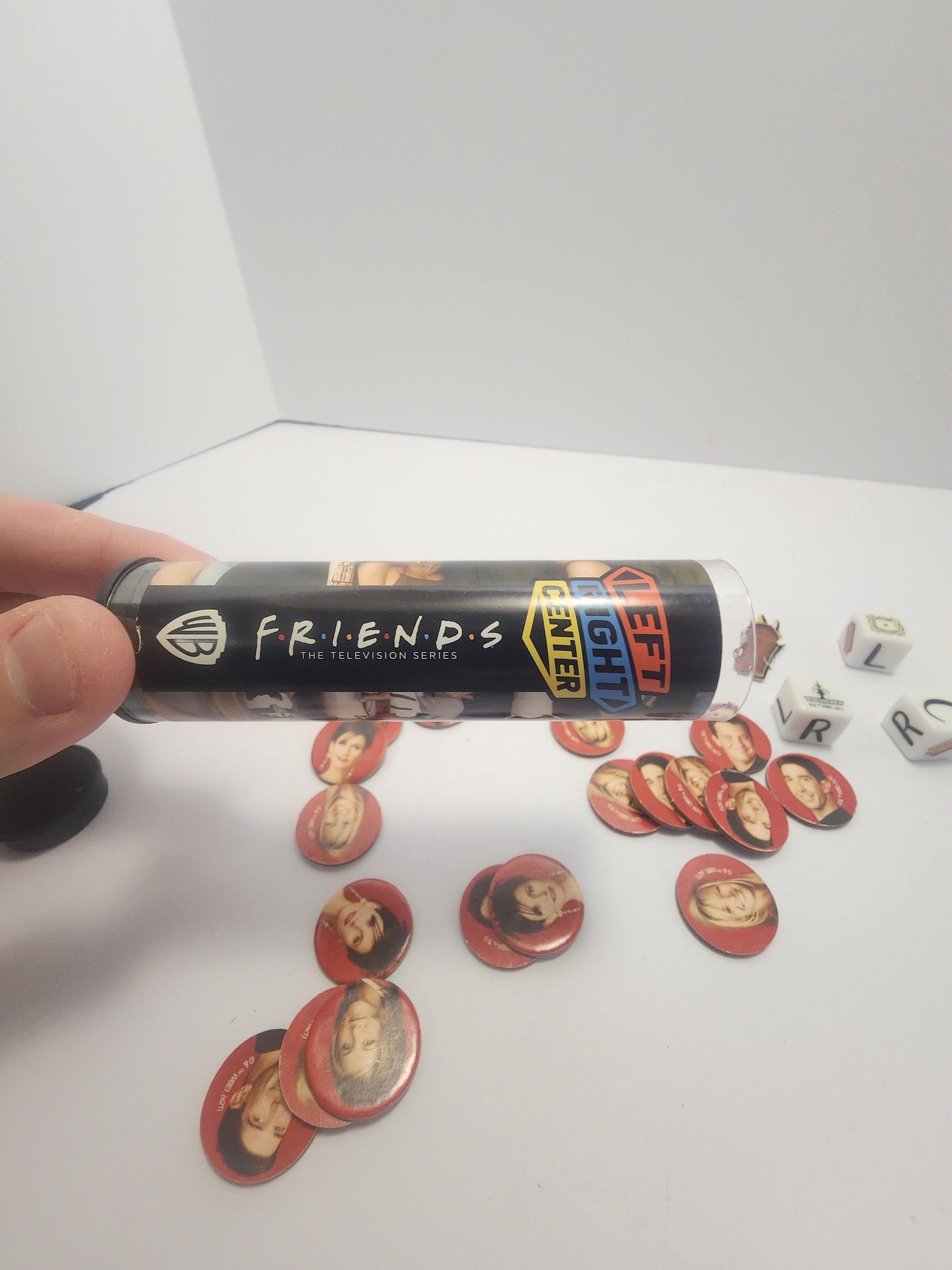 Friends TV Show Little Container With Pogs & Dice - Friends - TV Shows - Pogs - Dice - Games - Friends TV Show - Sitcoms