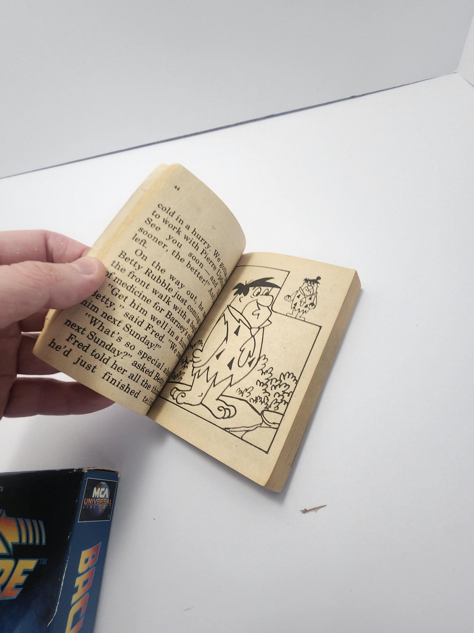 1977 Hanna Barbara Flinstones Book - Books - Comics - Comic Books - Vintage Books - Hanna Barbara - Flintstones - Flintstones Books