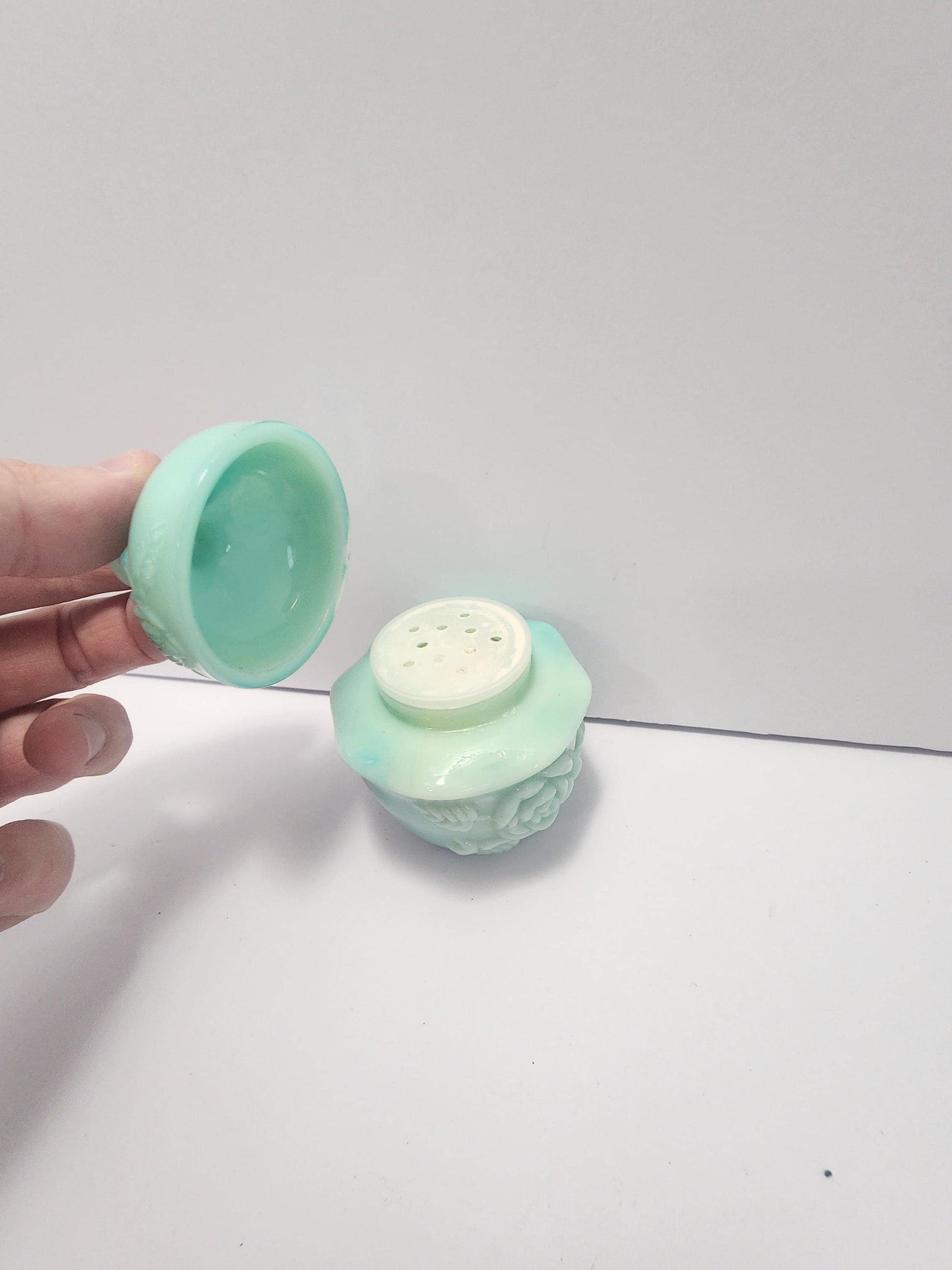 Avon 1980s Vintage Powder Satchet - Satchet - Powder - Powder Satchet - Avon - Avon Bottles - Bottles - Fragrances - Vintage Fragrances