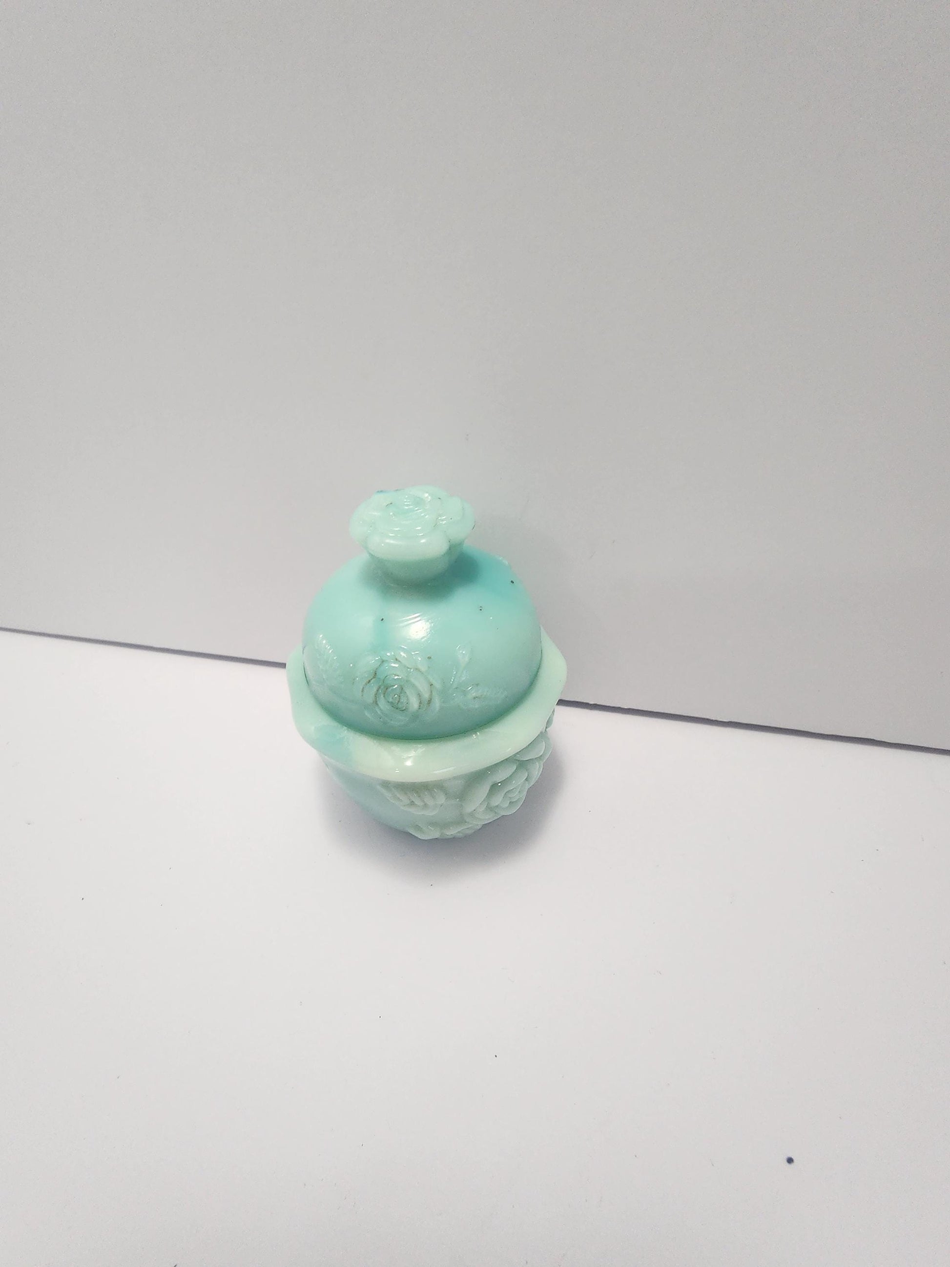 Avon 1980s Vintage Powder Satchet - Satchet - Powder - Powder Satchet - Avon - Avon Bottles - Bottles - Fragrances - Vintage Fragrances