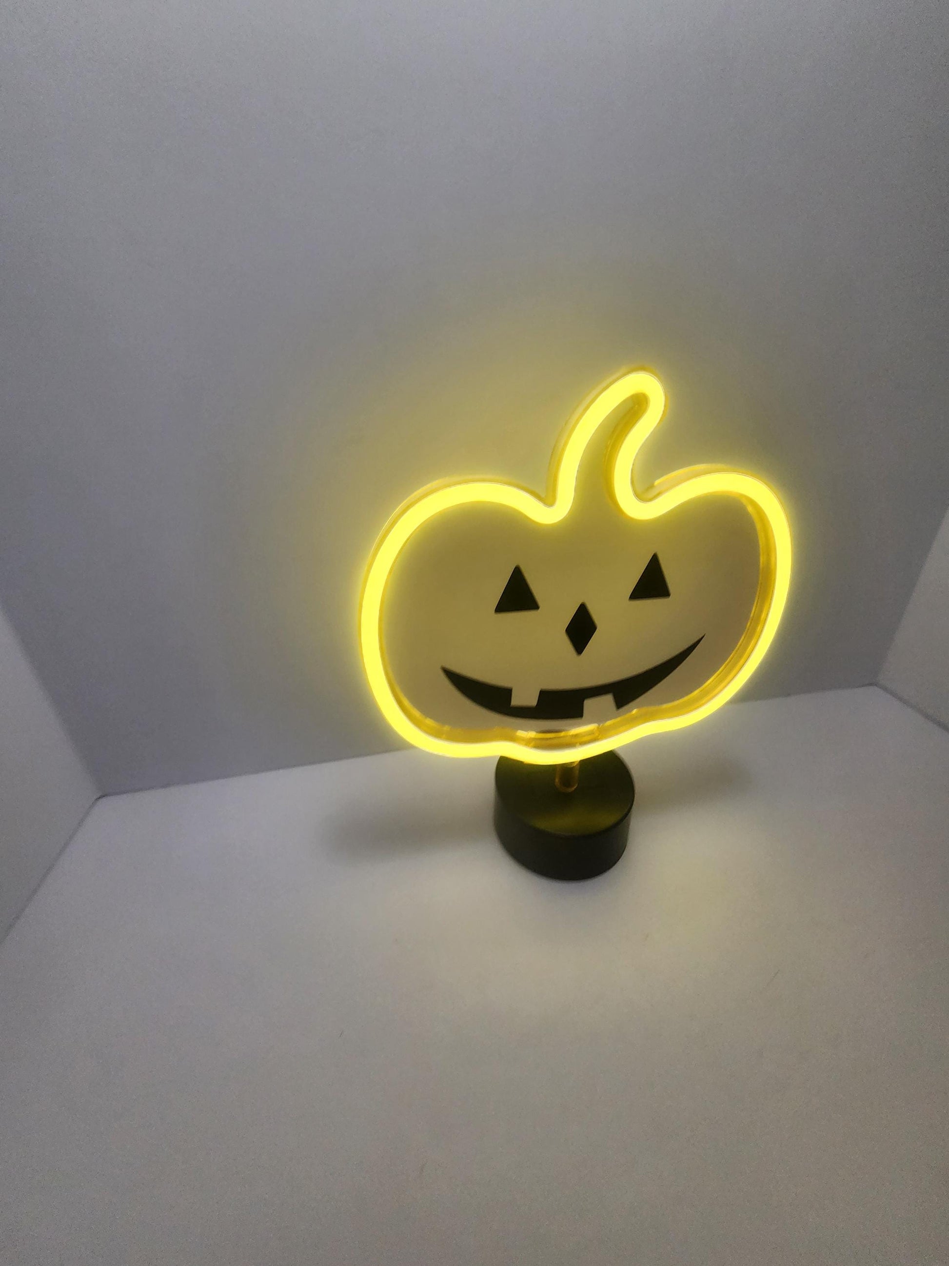 Halloween Light Up Pumpkin - Pumpkins - Halloween - Halloween Decor - Pumpkin Decor - Light Up - Trick Or Treating - Halloween Gifts