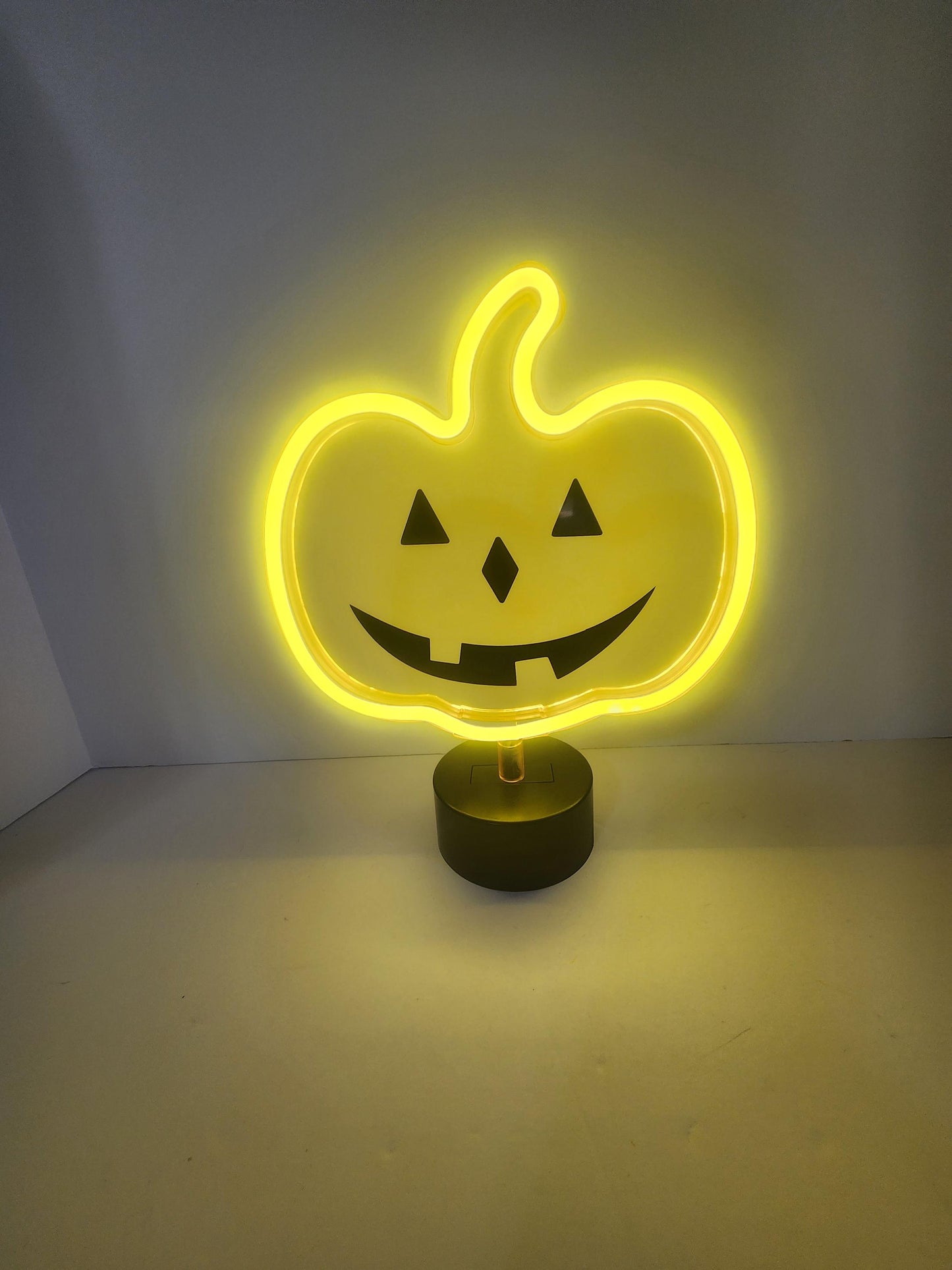 Halloween Light Up Pumpkin - Pumpkins - Halloween - Halloween Decor - Pumpkin Decor - Light Up - Trick Or Treating - Halloween Gifts