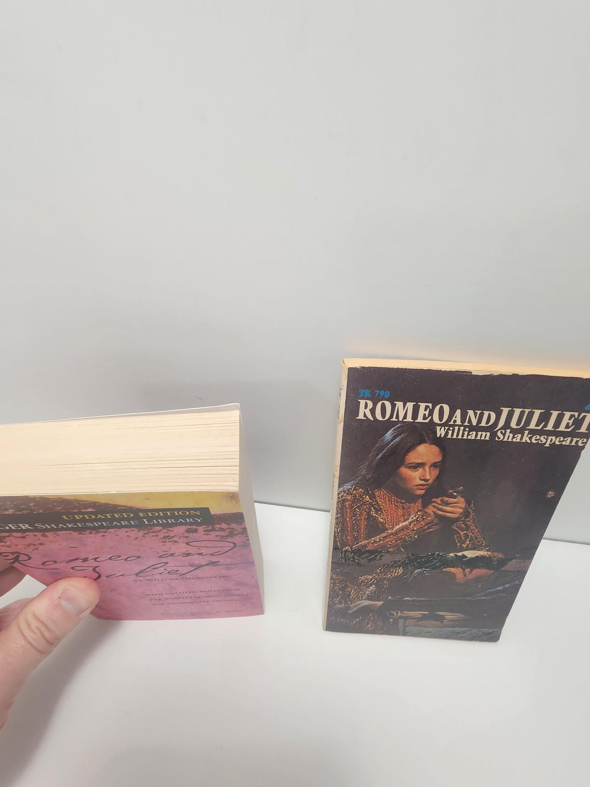 Romeo & Juliet By William Shakespeare 1992 OR 1973 Editions - Romeo And Juliet - William Shakespeare - Literature - Vintage Books - Paperbac