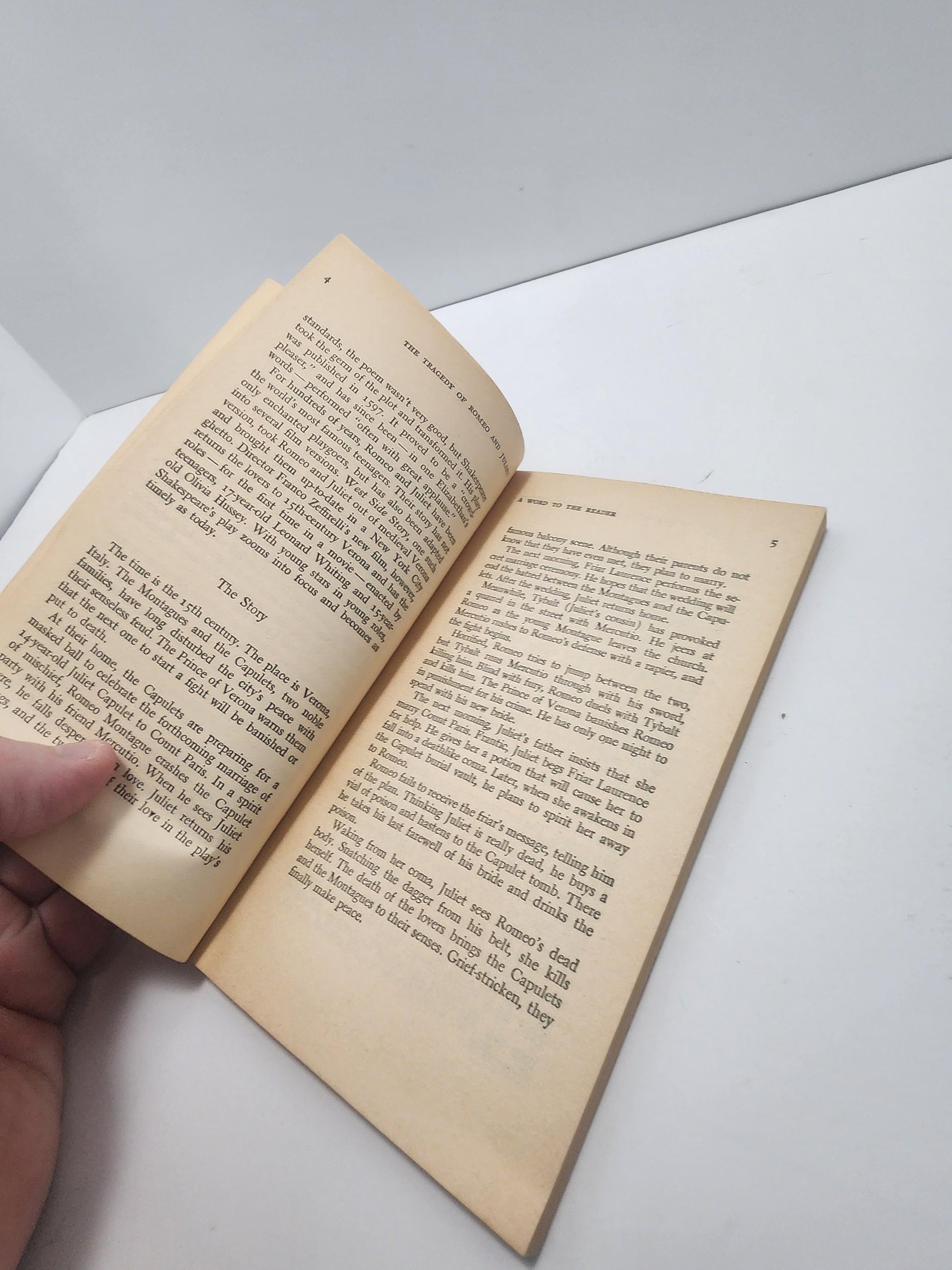 Romeo & Juliet By William Shakespeare 1992 OR 1973 Editions - Romeo And Juliet - William Shakespeare - Literature - Vintage Books - Paperbac