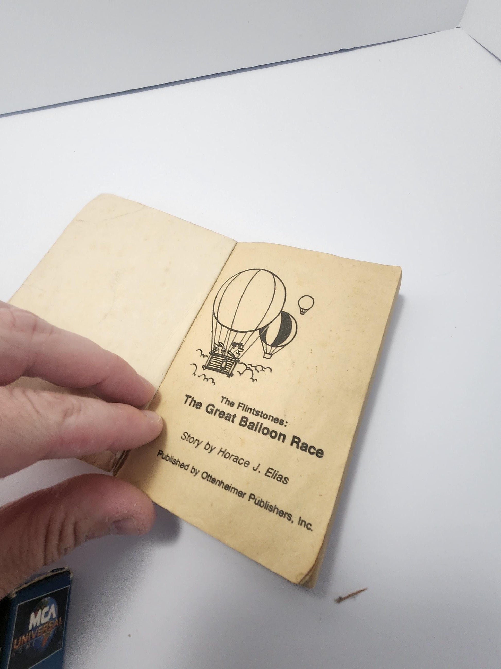 1977 Hanna Barbara Flinstones Book - Books - Comics - Comic Books - Vintage Books - Hanna Barbara - Flintstones - Flintstones Books