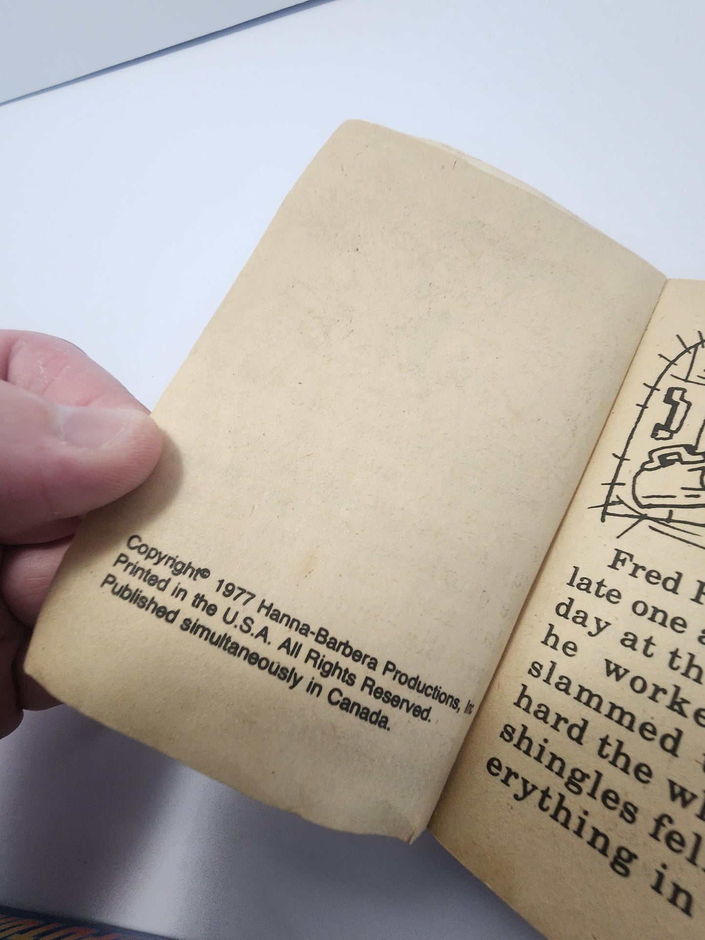 1977 Hanna Barbara Flinstones Book - Books - Comics - Comic Books - Vintage Books - Hanna Barbara - Flintstones - Flintstones Books