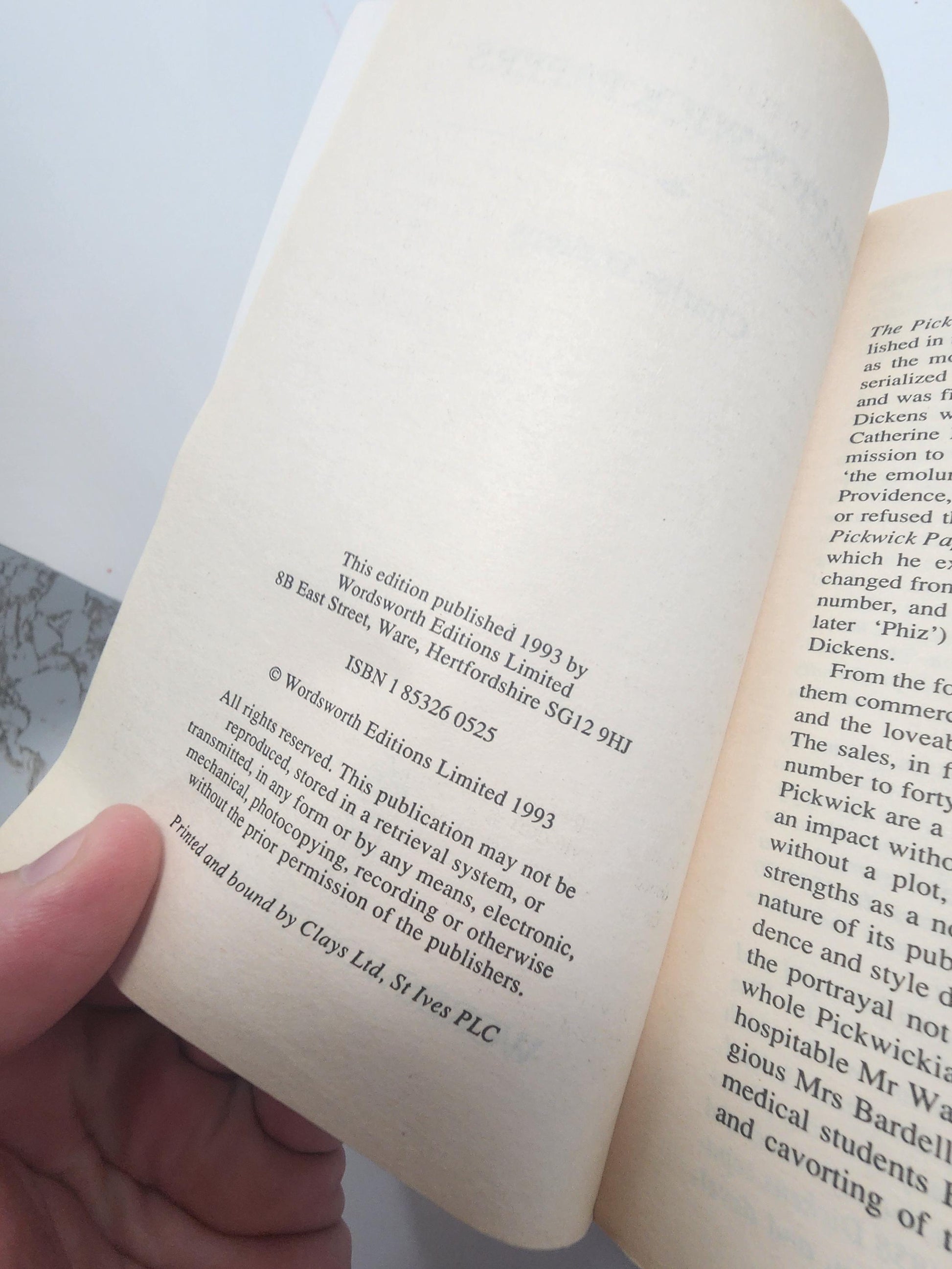 Charles Dickens Book LOT Of 2 1980's 1990's - Paperback Books - Charles Dickens - The Pickwick Papers - Oliver Twist