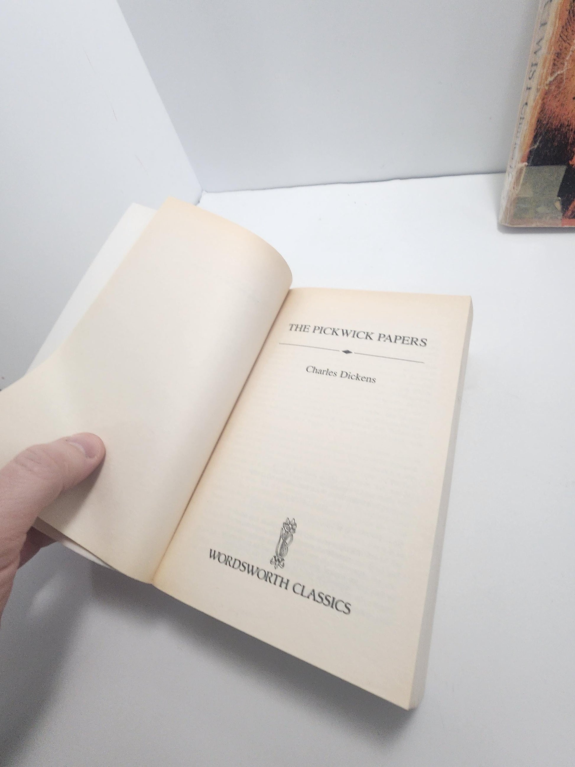 Charles Dickens Book LOT Of 2 1980's 1990's - Paperback Books - Charles Dickens - The Pickwick Papers - Oliver Twist