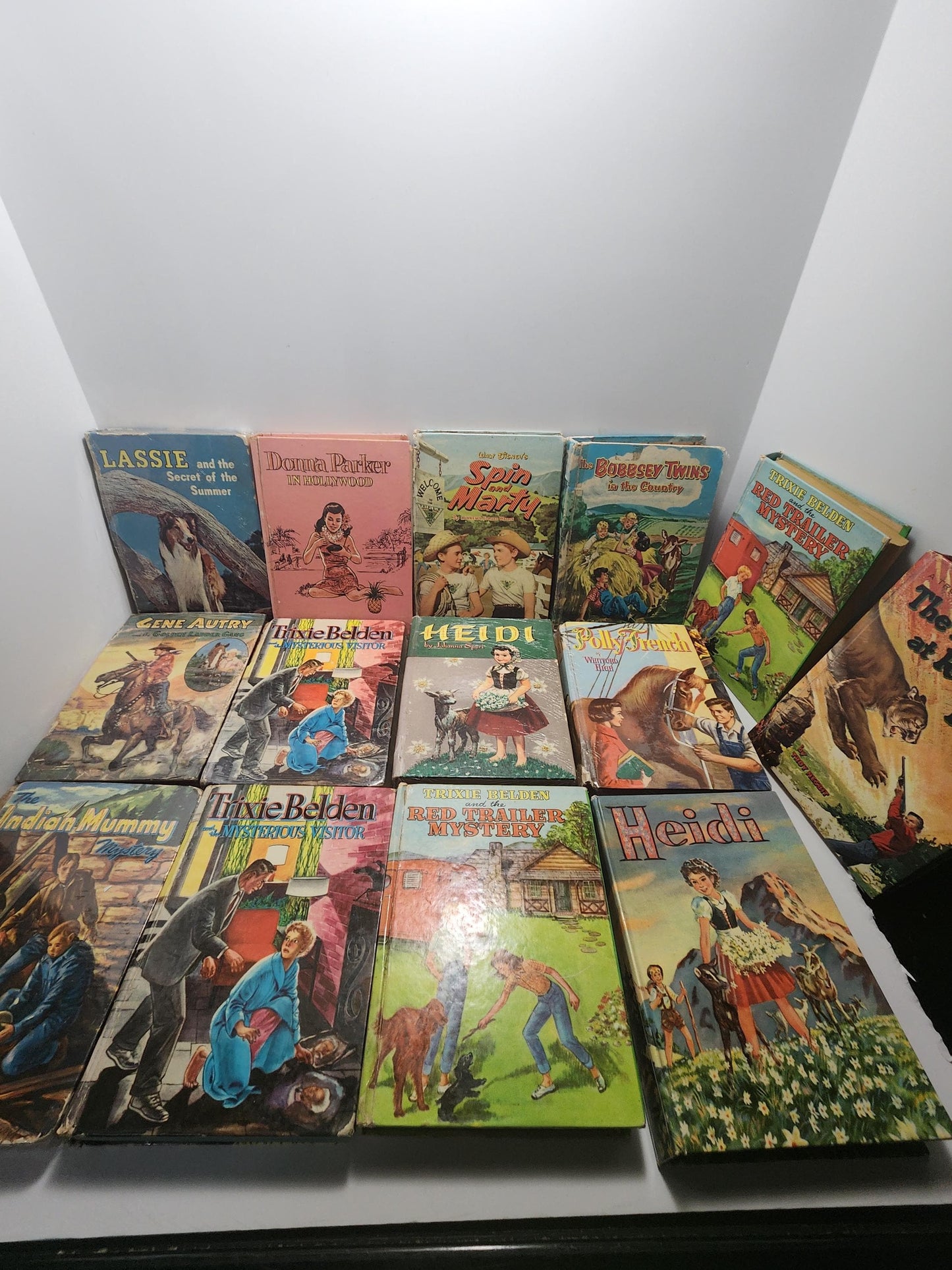 Whitman 1980s Character Cartoon TV Show Vintage Books Mixed LOTS Of 5 - Whitman - Whitman Books - 1980s - Vintage Books - Lassie - Heidi