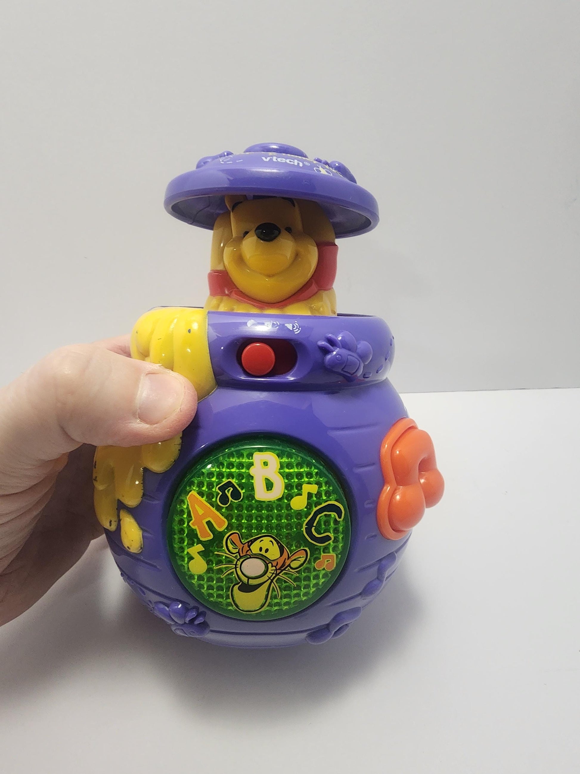 Vtech Winnie The Pooh Peek A Boo Singing Honeypot Electronic Game - Winnie The Pooh - Games - Interactive Toys - Vtech - Honeypot - Disney