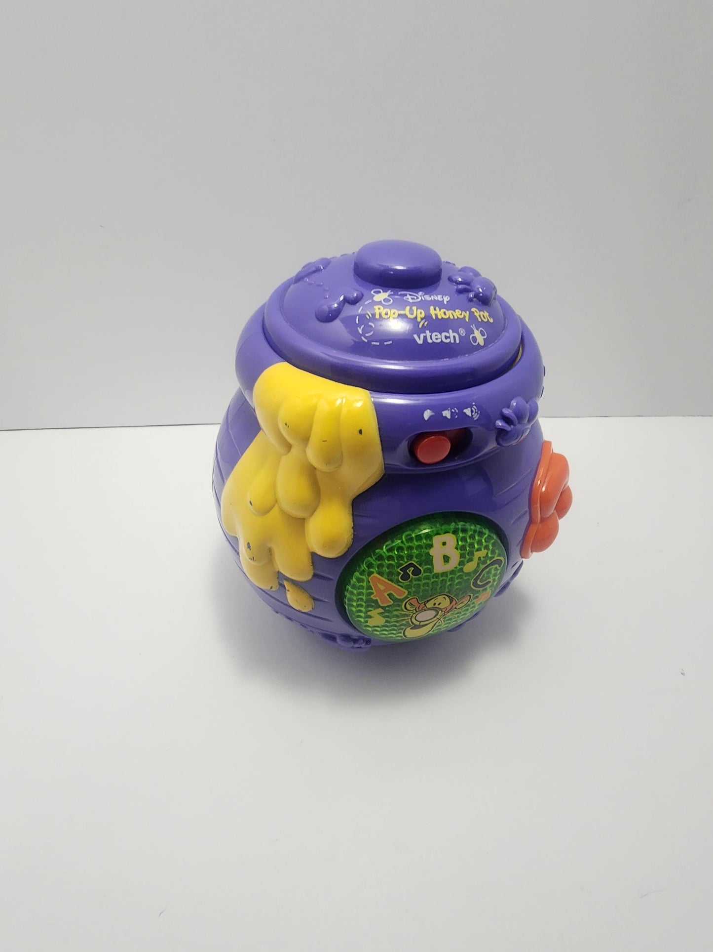 Vtech Winnie The Pooh Peek A Boo Singing Honeypot Electronic Game - Winnie The Pooh - Games - Interactive Toys - Vtech - Honeypot - Disney