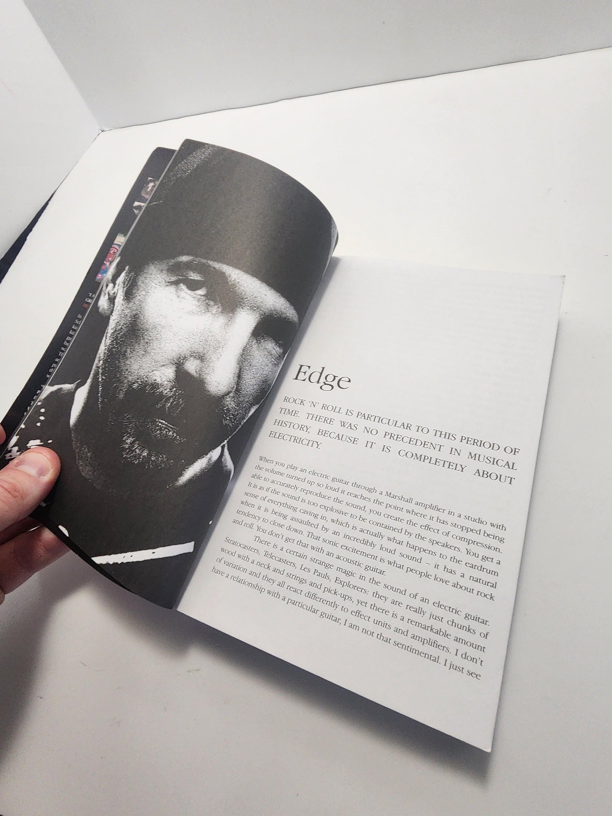 U2 By U2 Vintage Oversized Book - Music - Music Books - U2 - U2 Book - U2 By U2 - Vintage Books