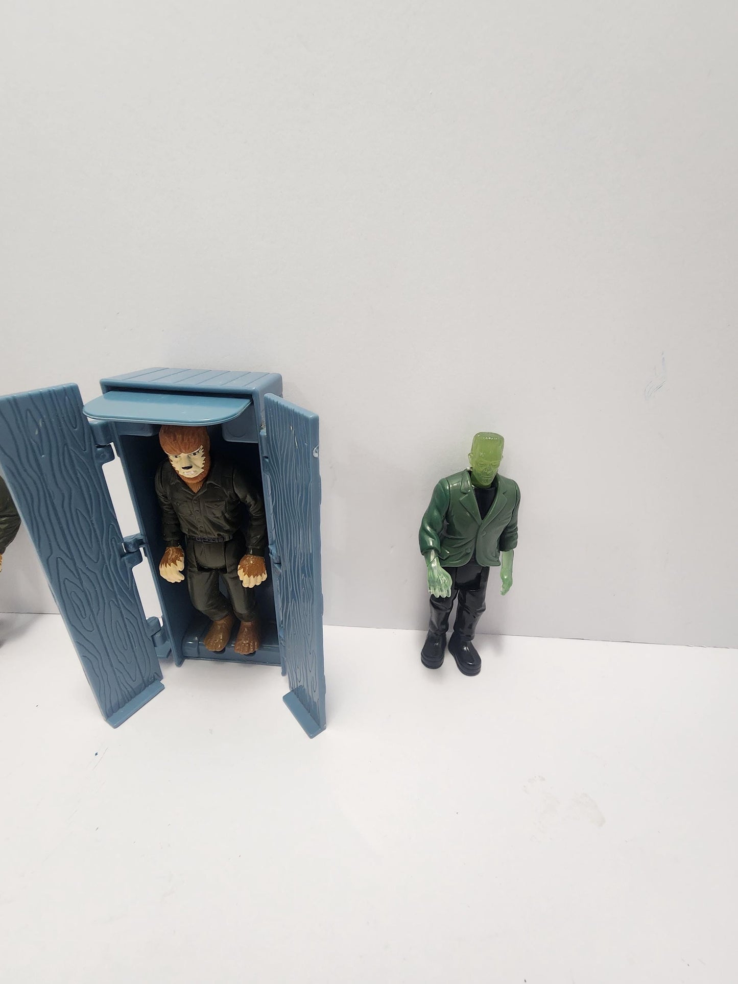 Universal Monsters 1999 Werewolf Action Figure With Crate - Universal Monsters - Werewolf - Monsters - Halloween - Action Figures