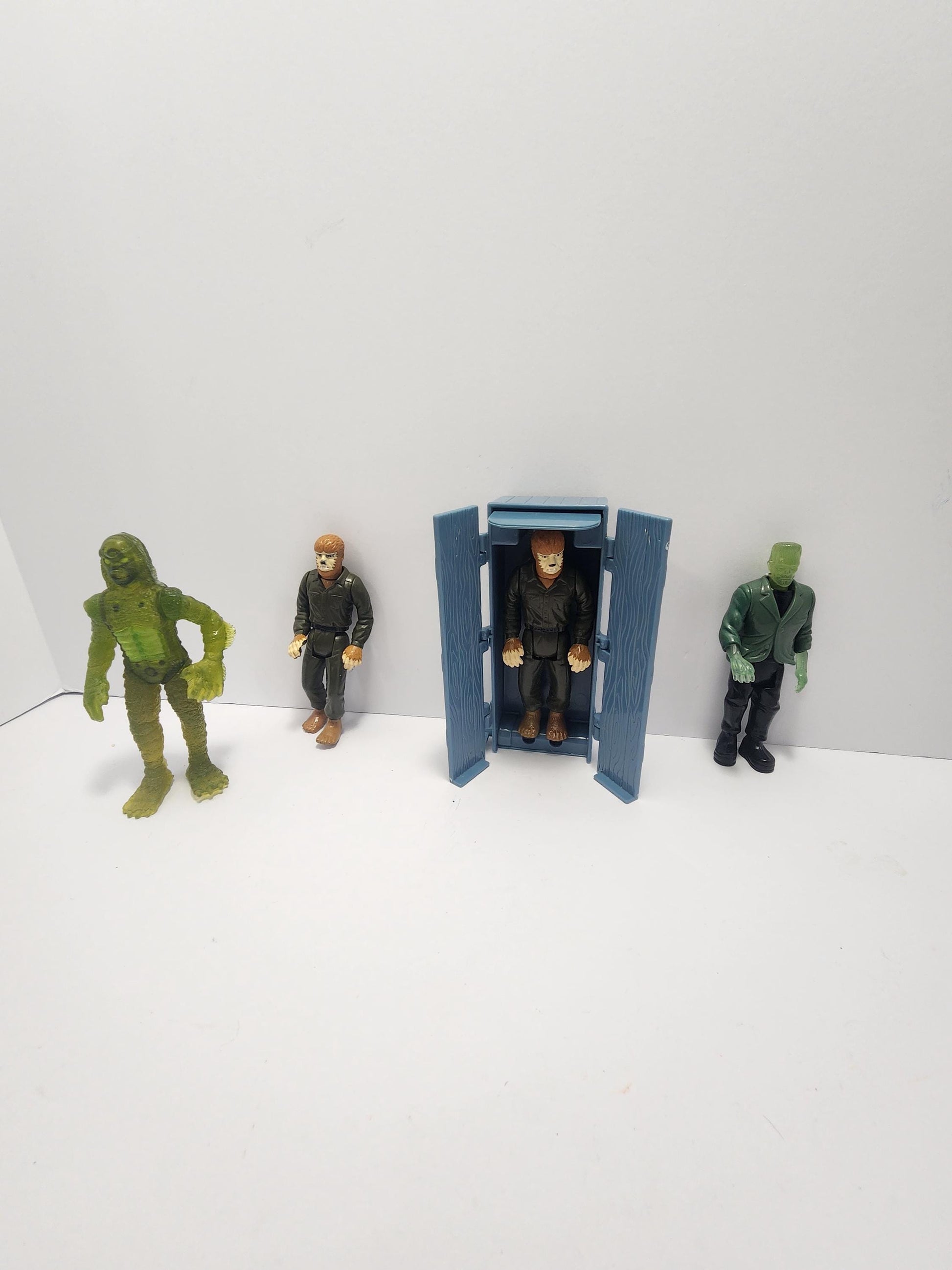 Universal Monsters 1999 Werewolf Action Figure With Crate - Universal Monsters - Werewolf - Monsters - Halloween - Action Figures
