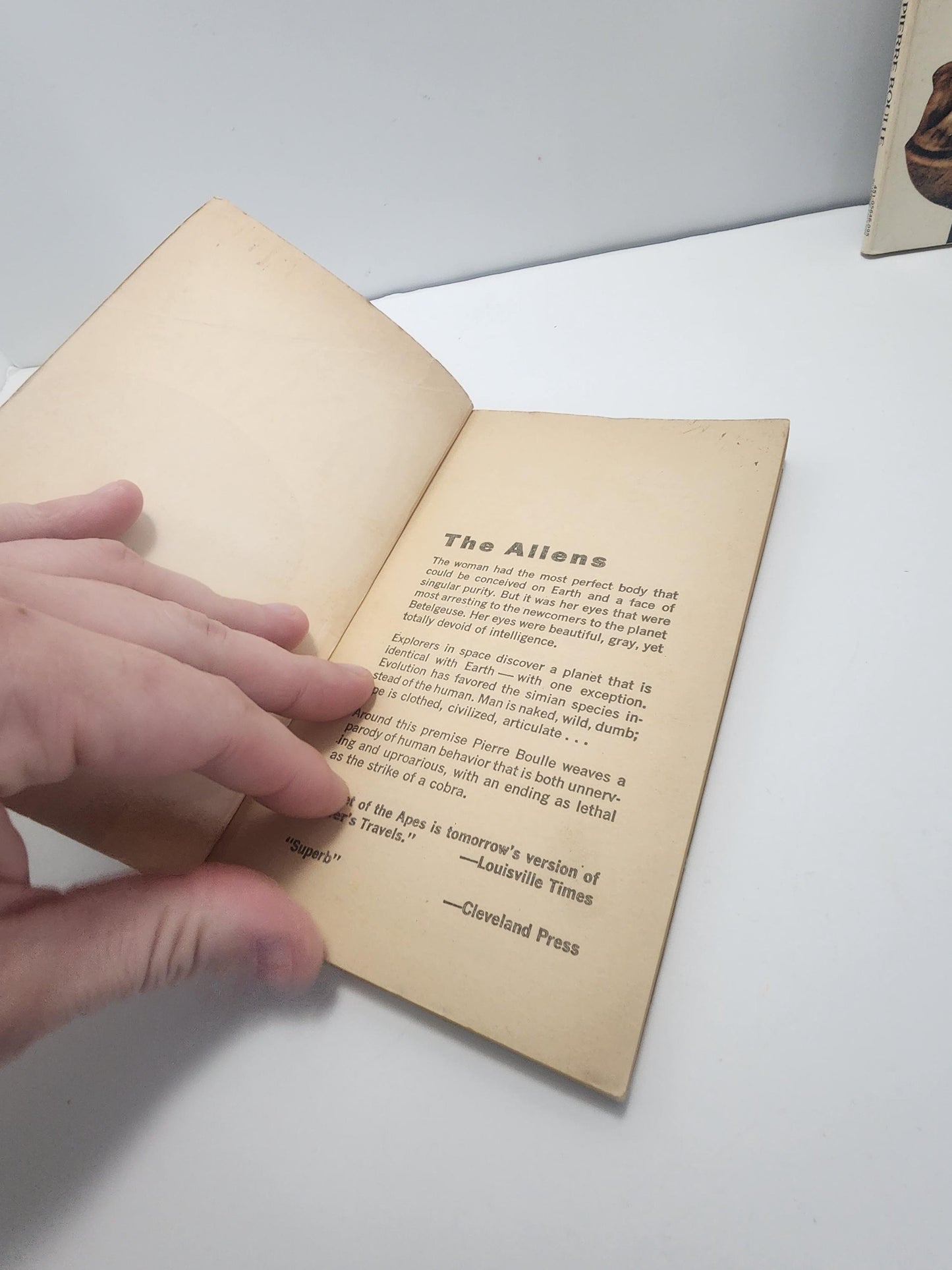 1960's Planet Of The Apes By Pierre Boulle Vintage Paperback Book - Planet Of The Apes - Pierre Boulle - Movies - Movies Into Books - 1960's