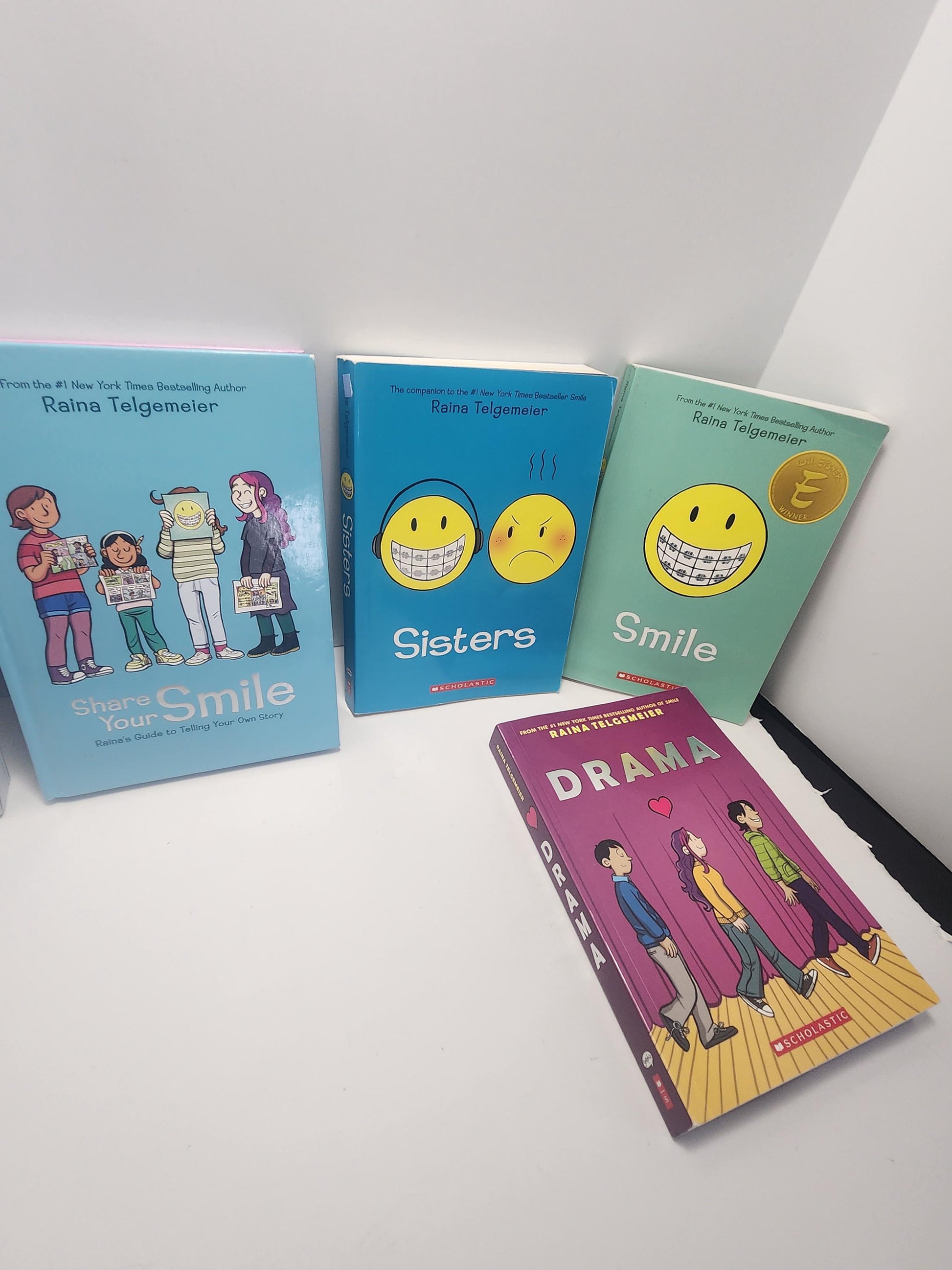 Raina Telgemeier Series Books LOT - Raina Telgemeir - Young Adult Books - Smile - Series - Children's Books