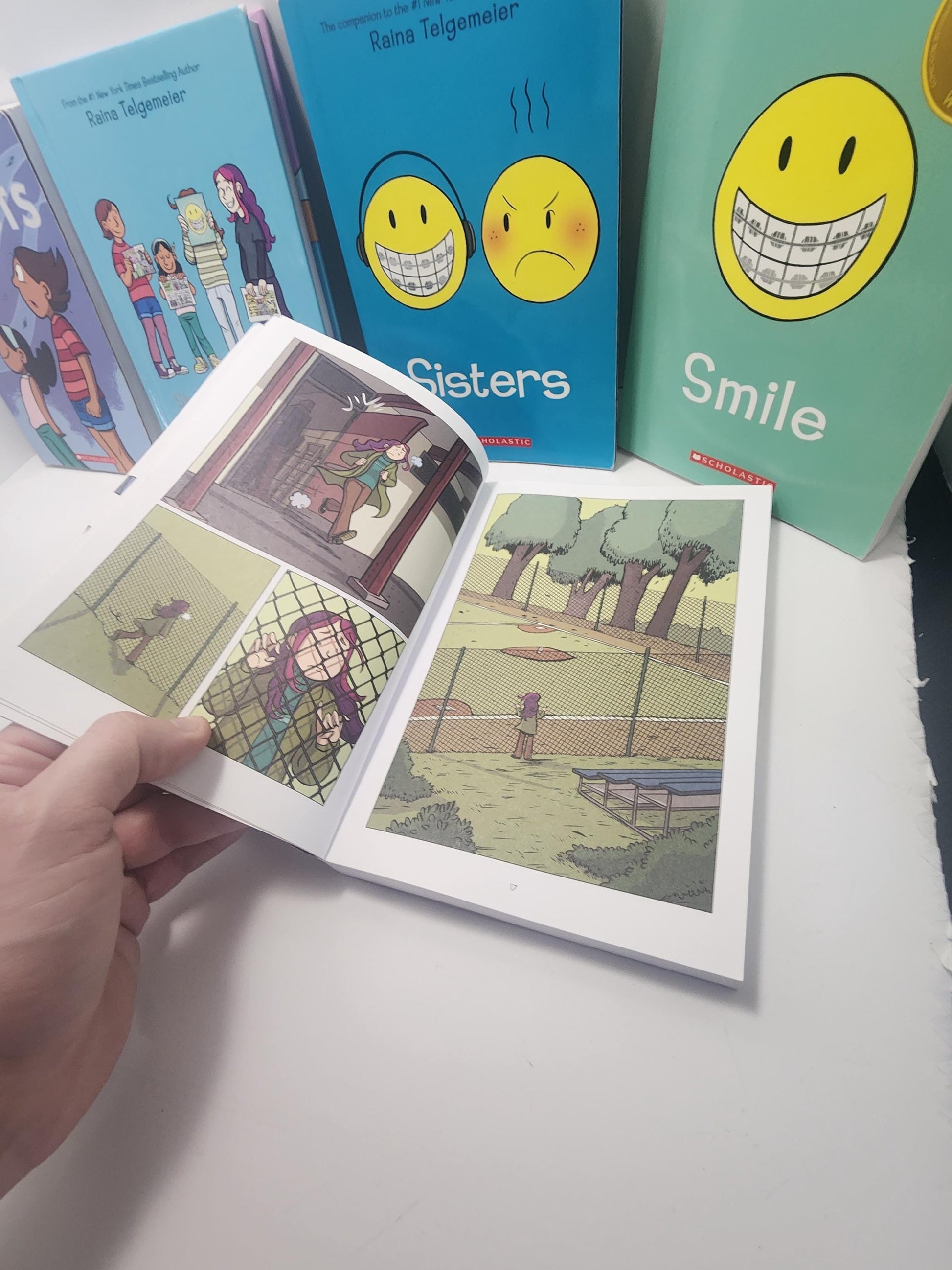 Raina Telgemeier Series Books LOT - Raina Telgemeir - Young Adult Books - Smile - Series - Children's Books