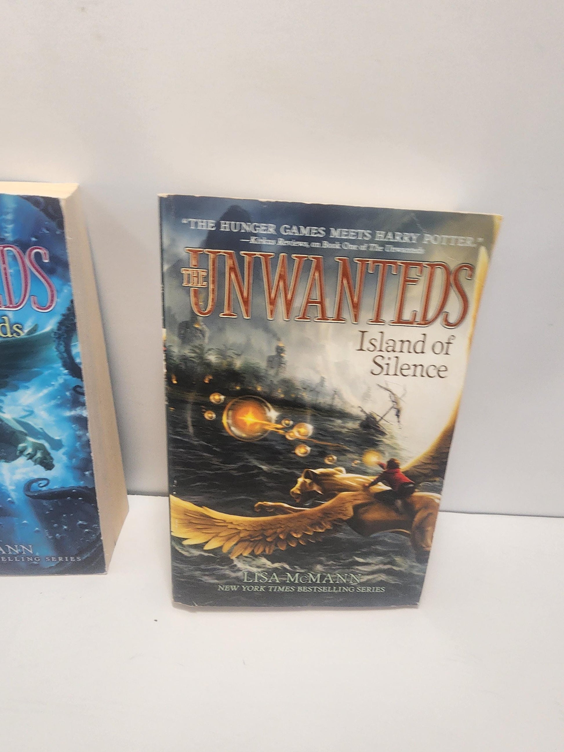Lisa Mcmann The Unwanted Book Series LOT Of 2 - Lisa Mcmann - The Unwanted - Book Series - Series - Paperback Books