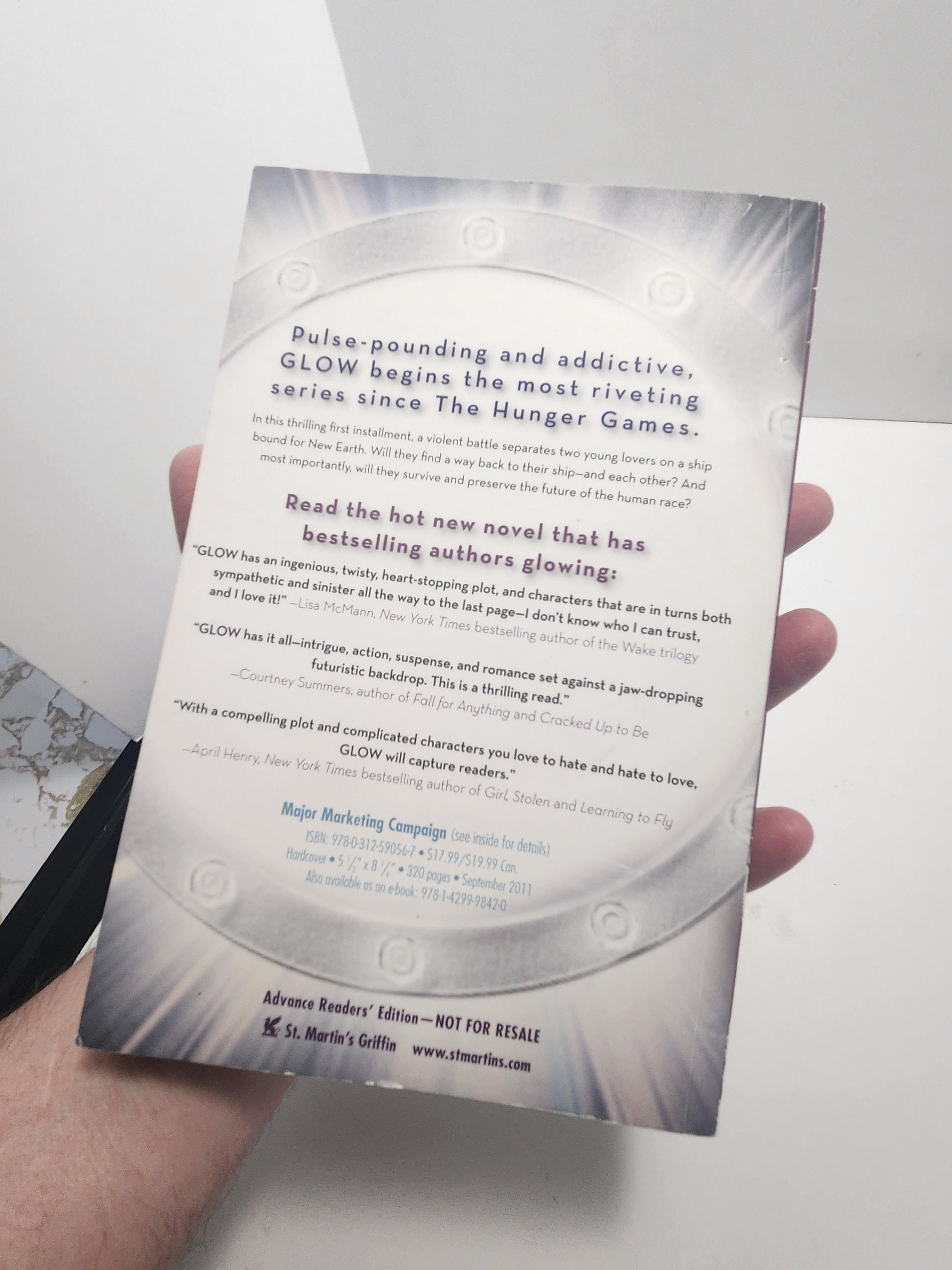 Glow by Amy Kathleen Ryan 1st Book In Series Sky Chasers Series - Series - Book Series - Sky Chasers - Amy Kathleen Ryan - Glow - Glow Book