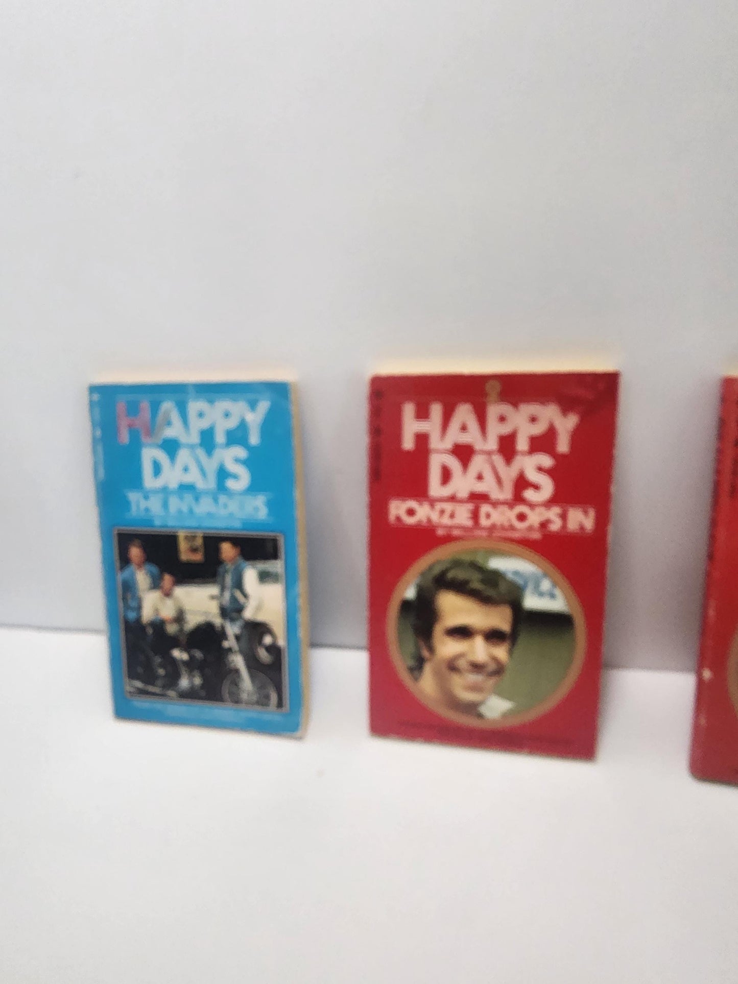 William Johnston 1980's Popular Movie & Shows Paperback Books - William Johnston - Paperback Books - Happy Days - Room 222 - Get Smart