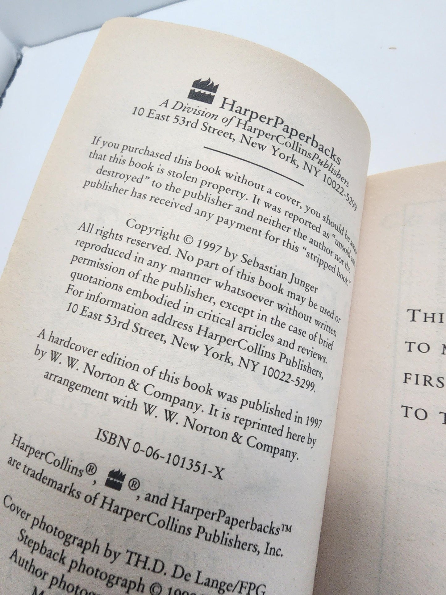 1997 The Perfect Storm By Sebastian Junger - Sebastian Junger - Sebastian Junger Books - The Perfect Store - 1990's - Vintage Books