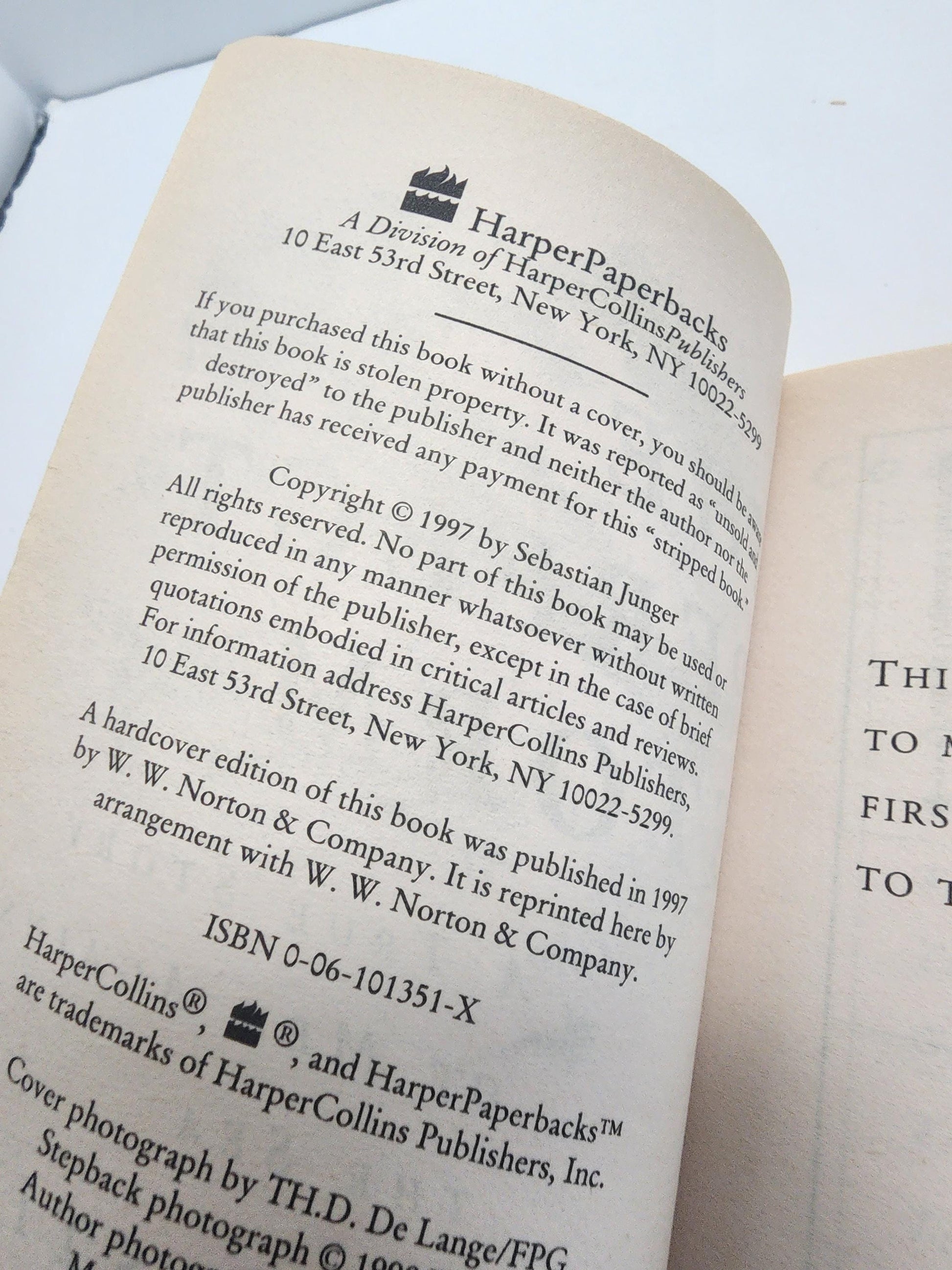 1997 The Perfect Storm By Sebastian Junger - Sebastian Junger - Sebastian Junger Books - The Perfect Store - 1990's - Vintage Books