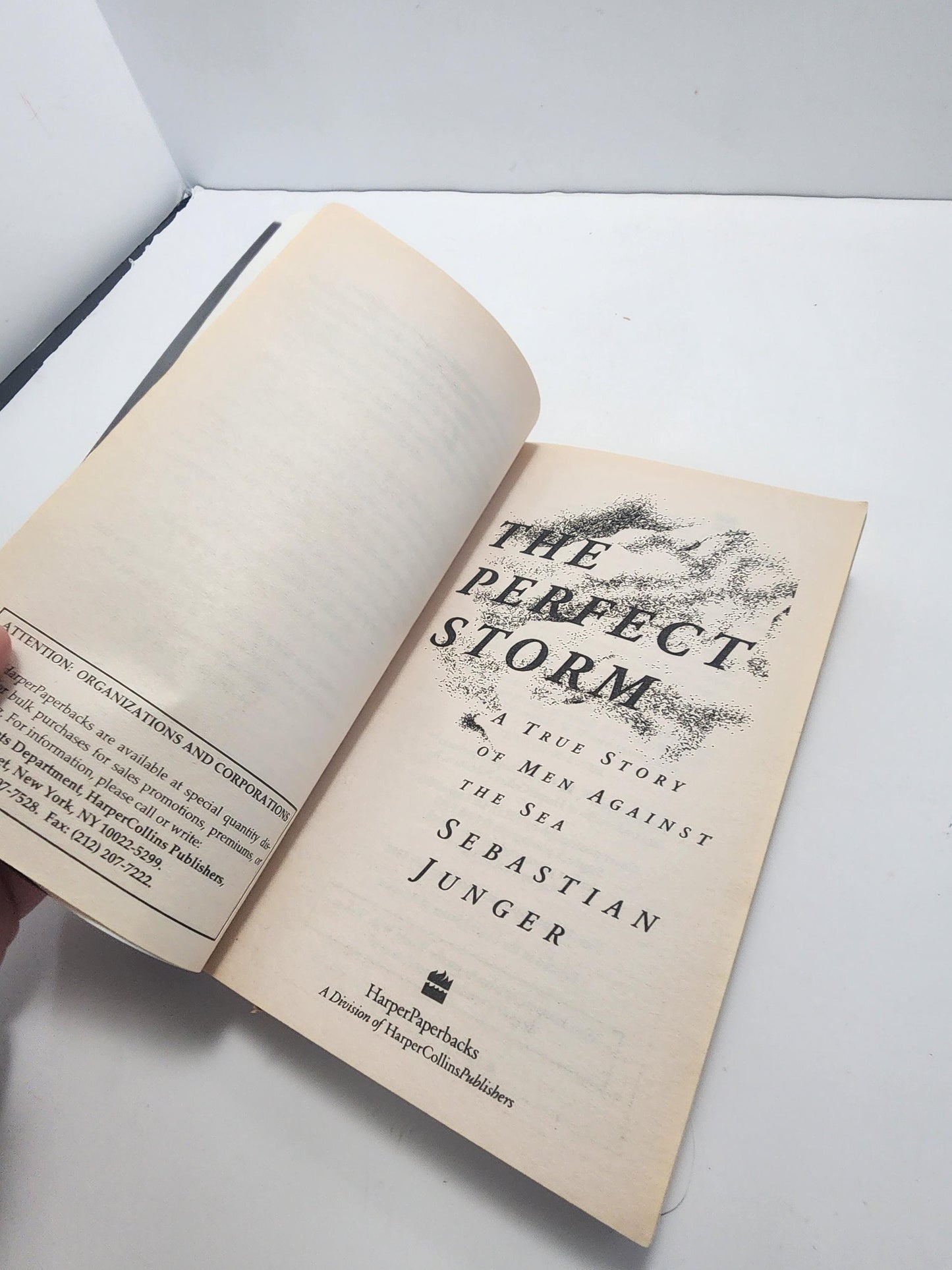 1997 The Perfect Storm By Sebastian Junger - Sebastian Junger - Sebastian Junger Books - The Perfect Store - 1990's - Vintage Books