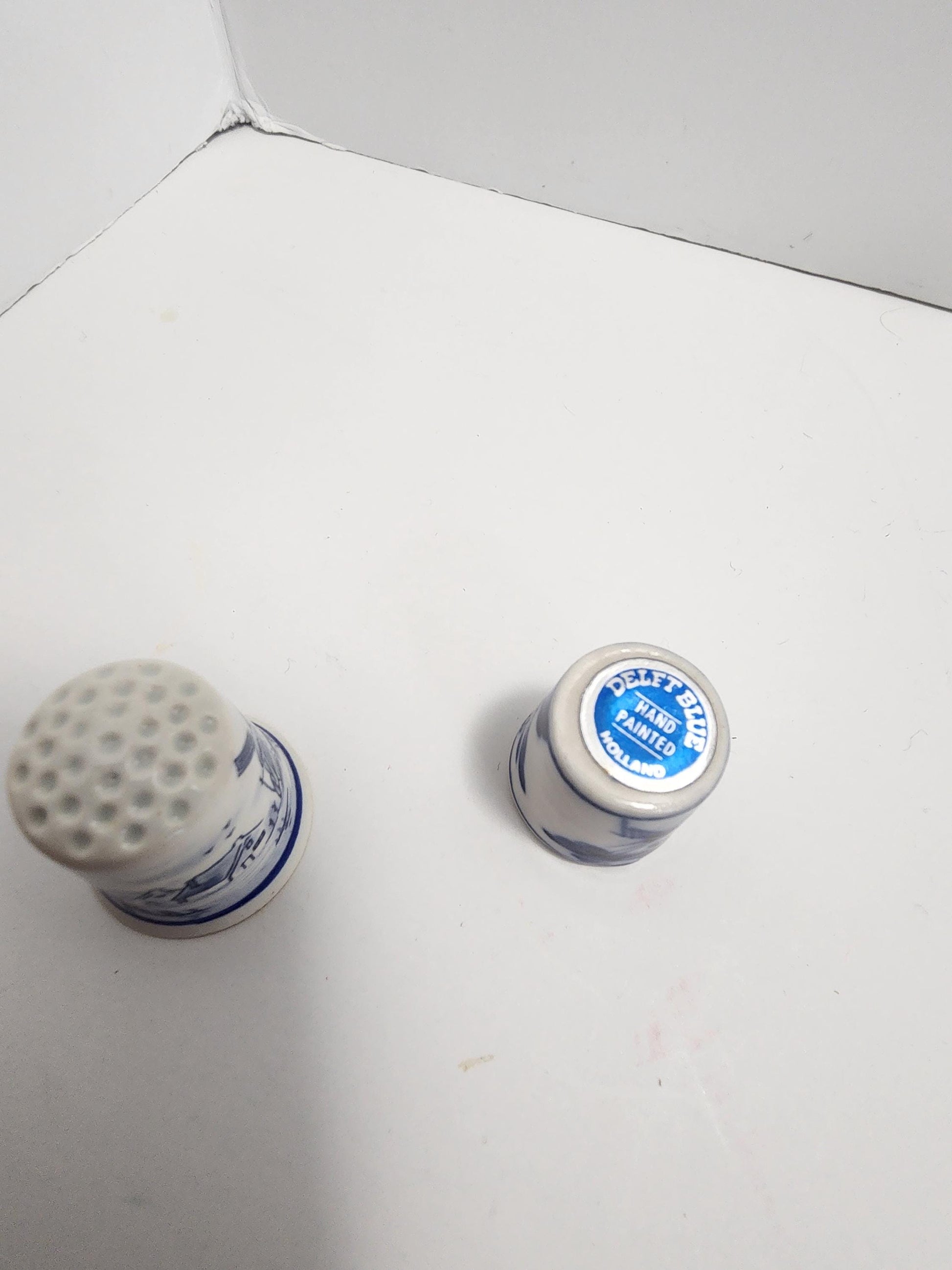 Vintage Bells & Thimbles - Thimble - Bells - Vintage Bells - Delft - Delft Hollands - Hollands - Birds - Cardinals - Bird Bells - Buffall