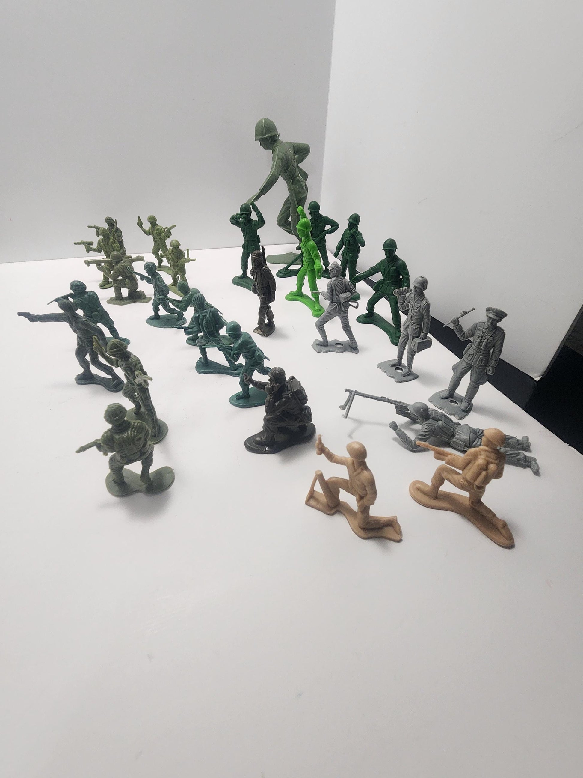 Army Men Vintage Action Figures Huge LOT - Army - Army Men - Action Figures - Playset - War - War Toys - Army Men Toys