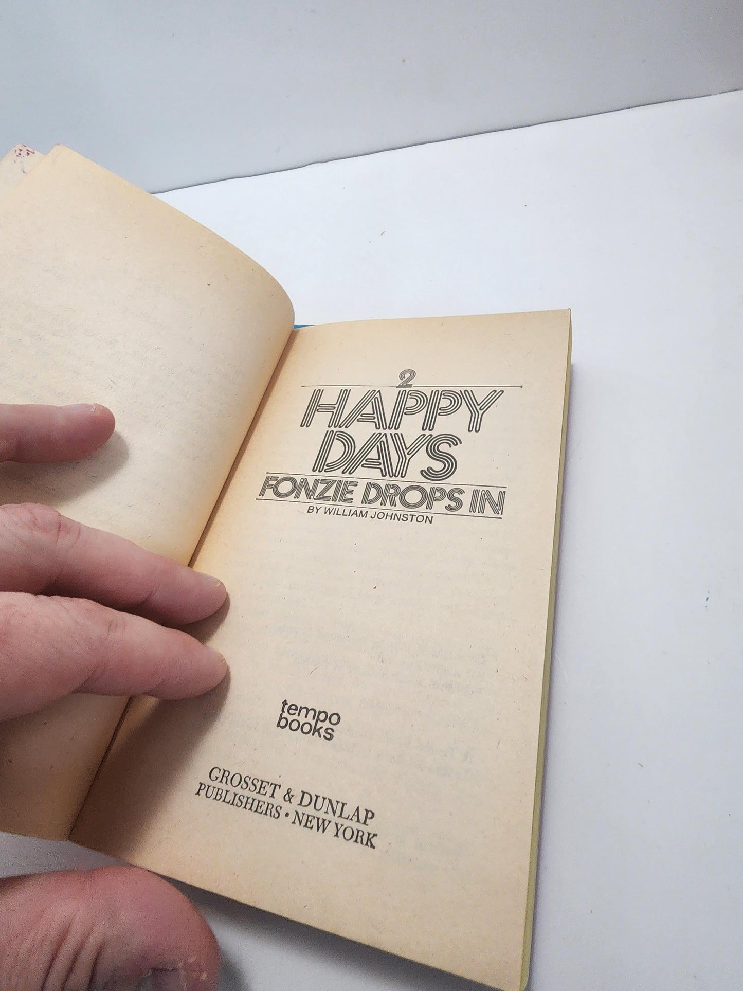 William Johnston 1980's Popular Movie & Shows Paperback Books - William Johnston - Paperback Books - Happy Days - Room 222 - Get Smart