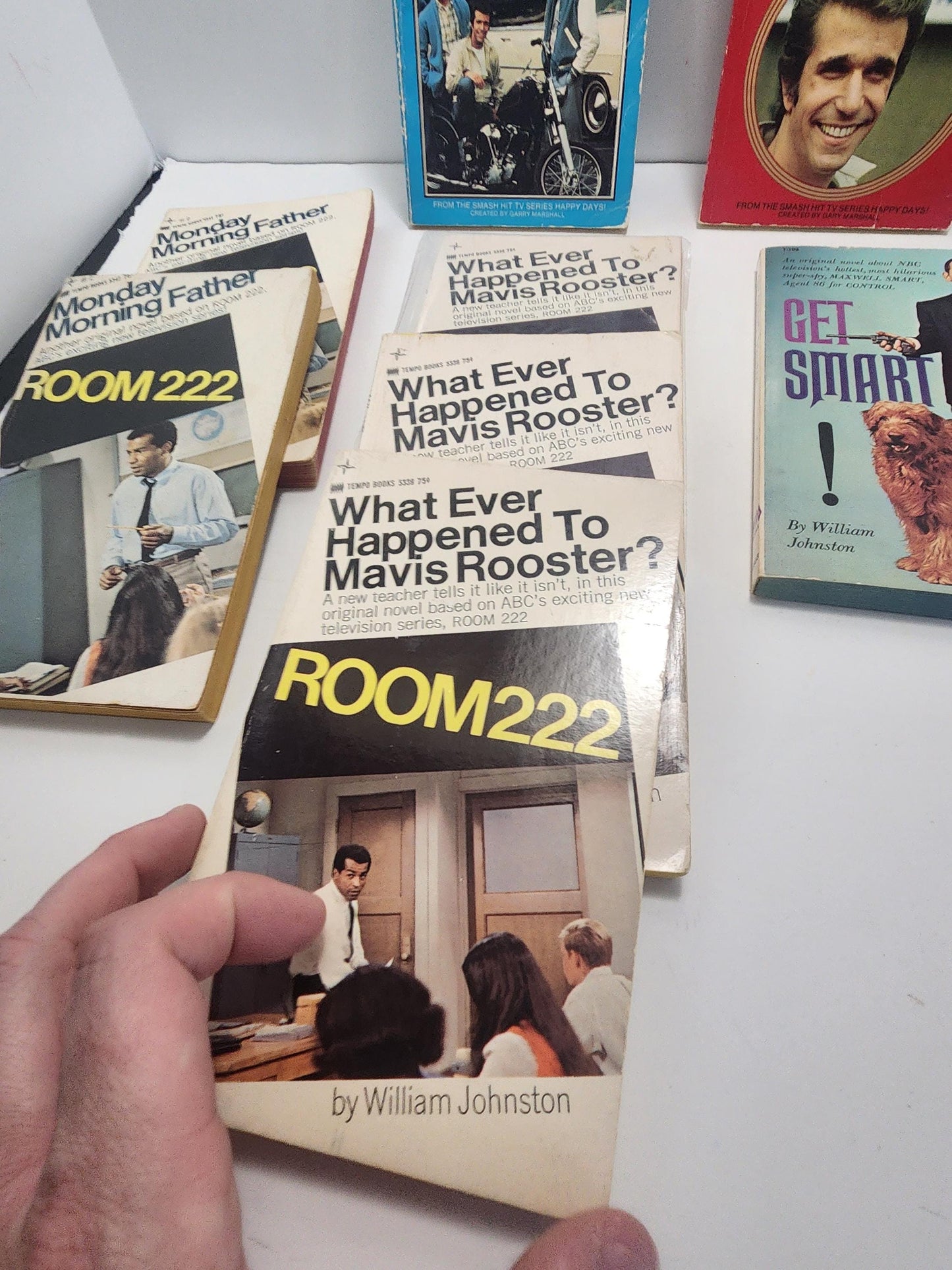 William Johnston 1980's Popular Movie & Shows Paperback Books - William Johnston - Paperback Books - Happy Days - Room 222 - Get Smart