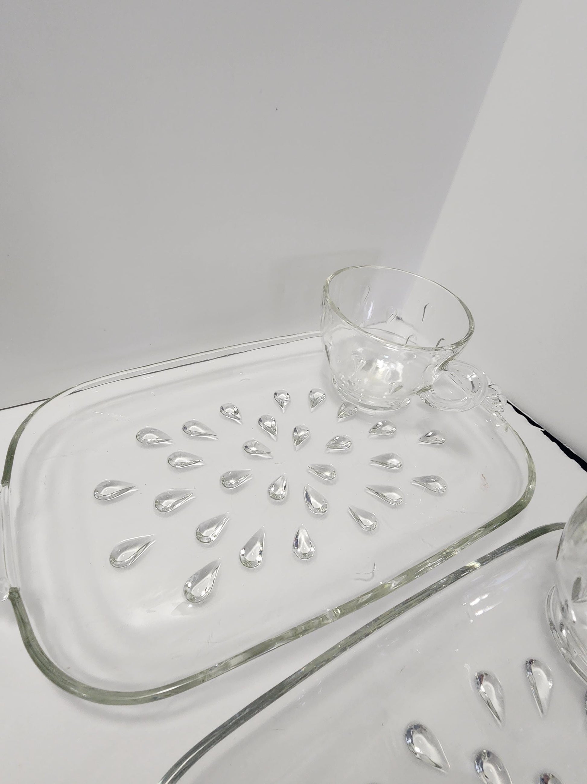 1940's Antique Set Of Vintage Clear Glass Hazel Atlas Informal Teardrop Snack Trays & Cups - Atlas - Hazel Atlas - Antiques - Teardrop - Gla