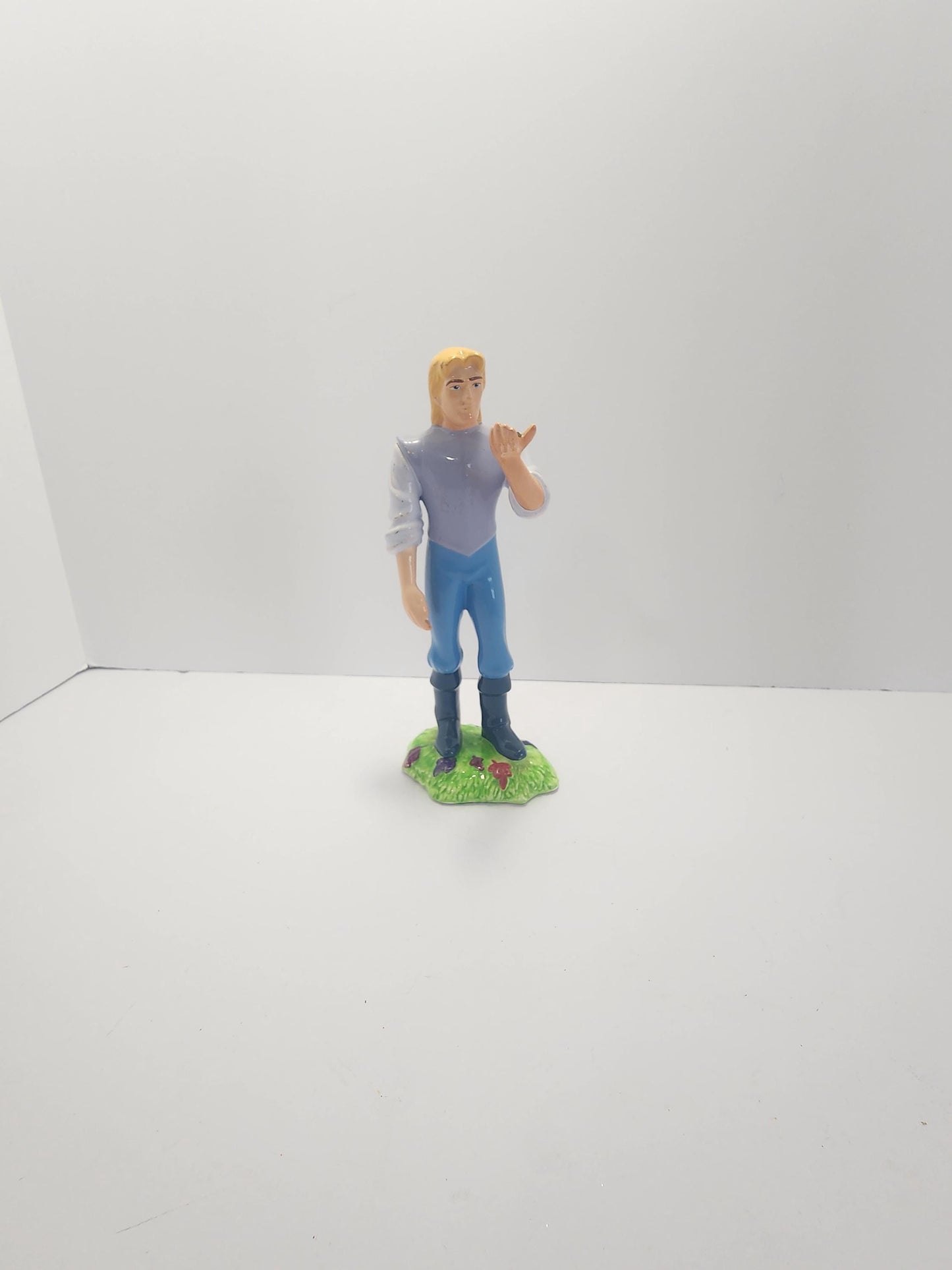 Disney's Pocahontas John Smith with Compass Enesco Vintage Figurine - Figurines - Disney - Disney Gifts - Enesco - John Smith - Pocahontas