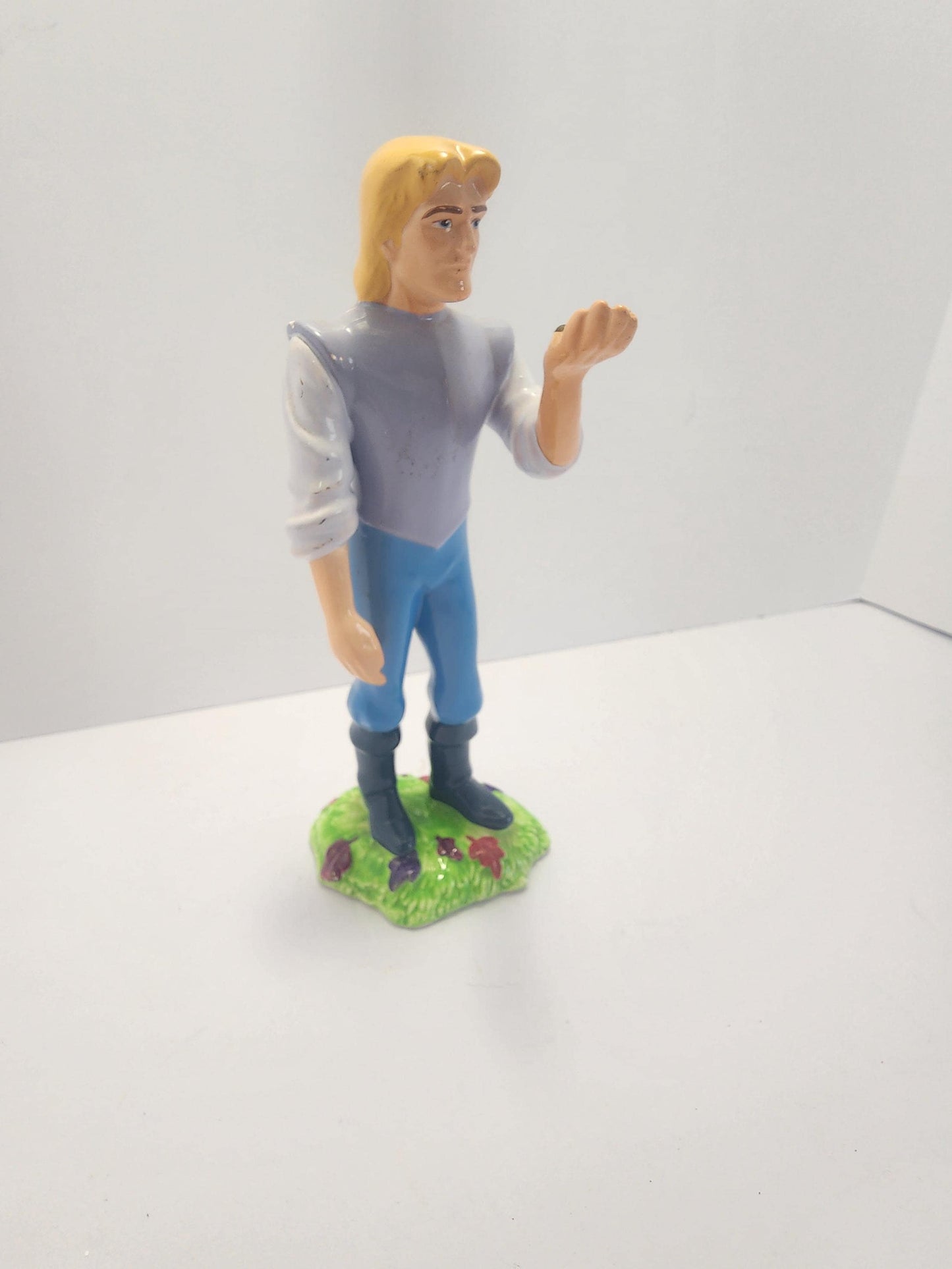 Disney's Pocahontas John Smith with Compass Enesco Vintage Figurine - Figurines - Disney - Disney Gifts - Enesco - John Smith - Pocahontas