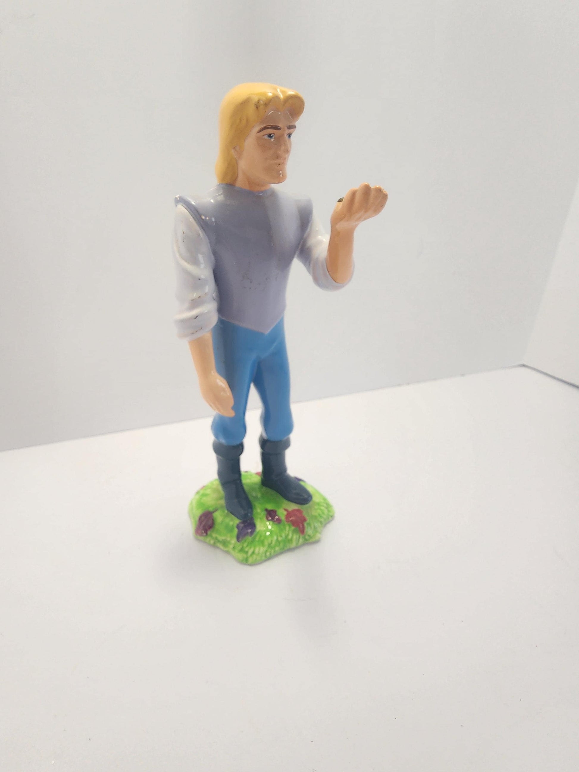 Disney's Pocahontas John Smith with Compass Enesco Vintage Figurine - Figurines - Disney - Disney Gifts - Enesco - John Smith - Pocahontas