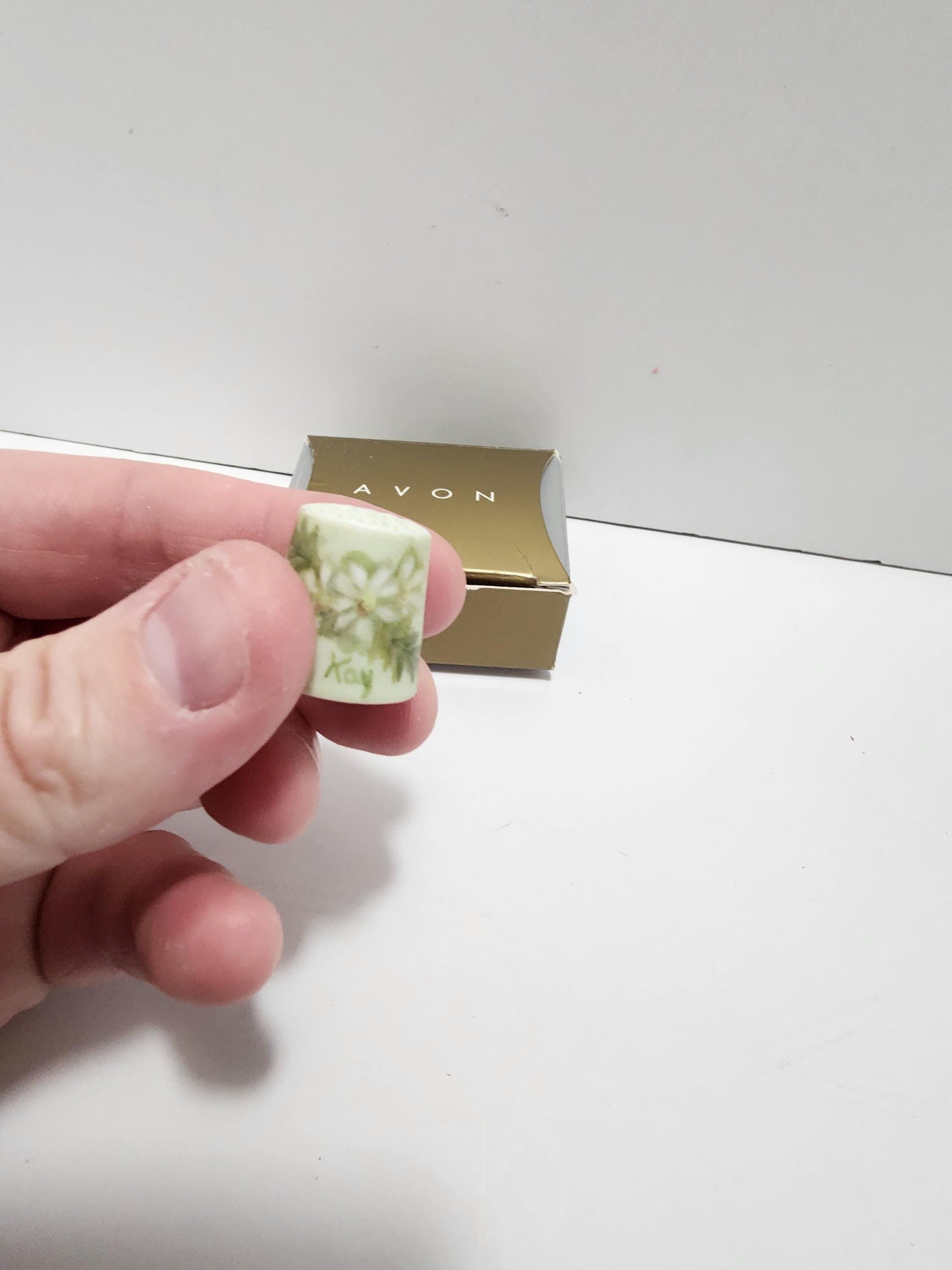 1980's Avon Ceramic Thimble - Avon - Thimbles - Vintage Avon - Flowers - Ceramic Thimble - Vintage Thimble - Crafting