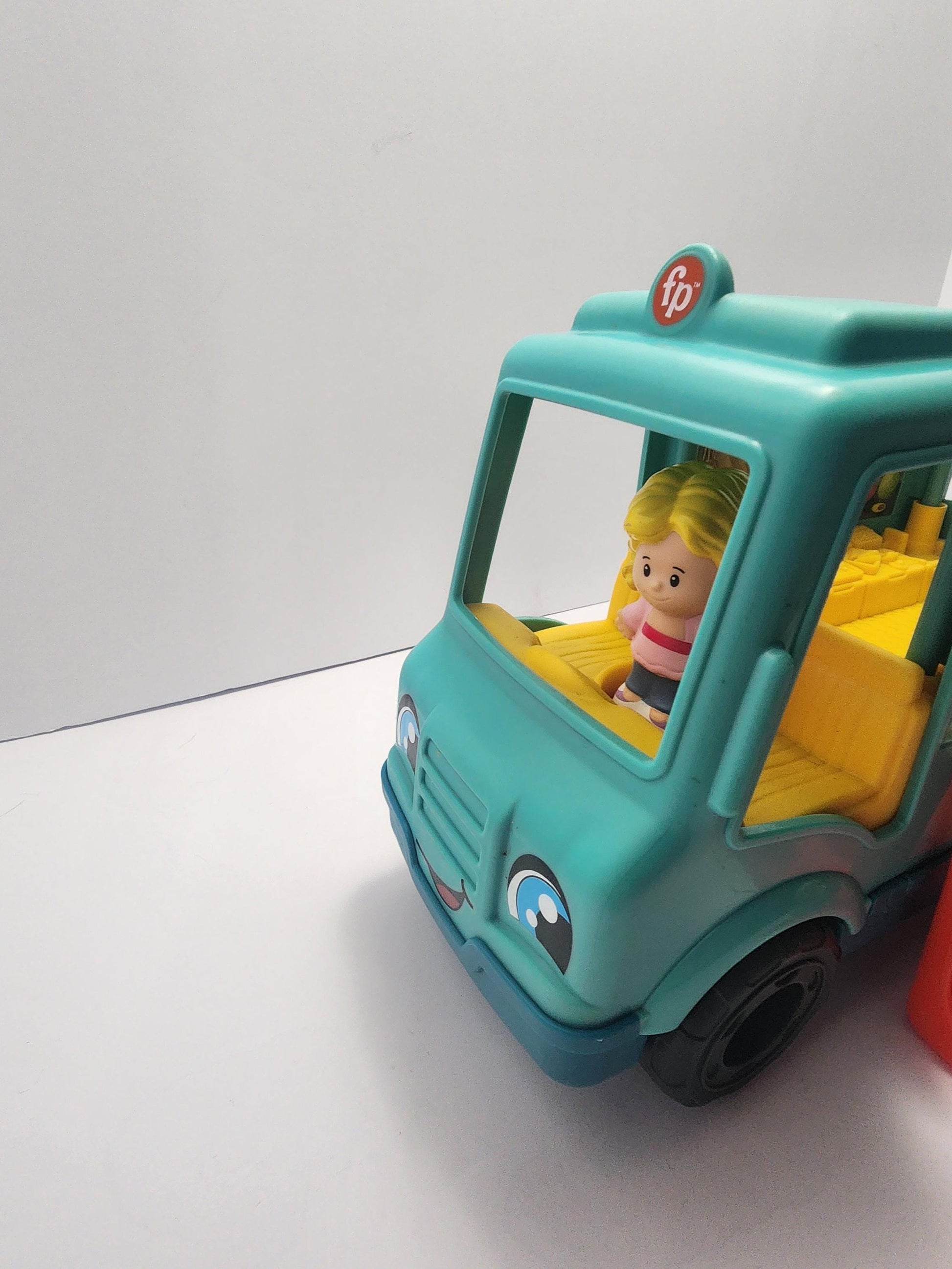 Fisher Price Little People Good Truck with 3 Figures - Fisher Price - Fisher Price Toys - Little People - Pretend Play - Food Truck - Playse