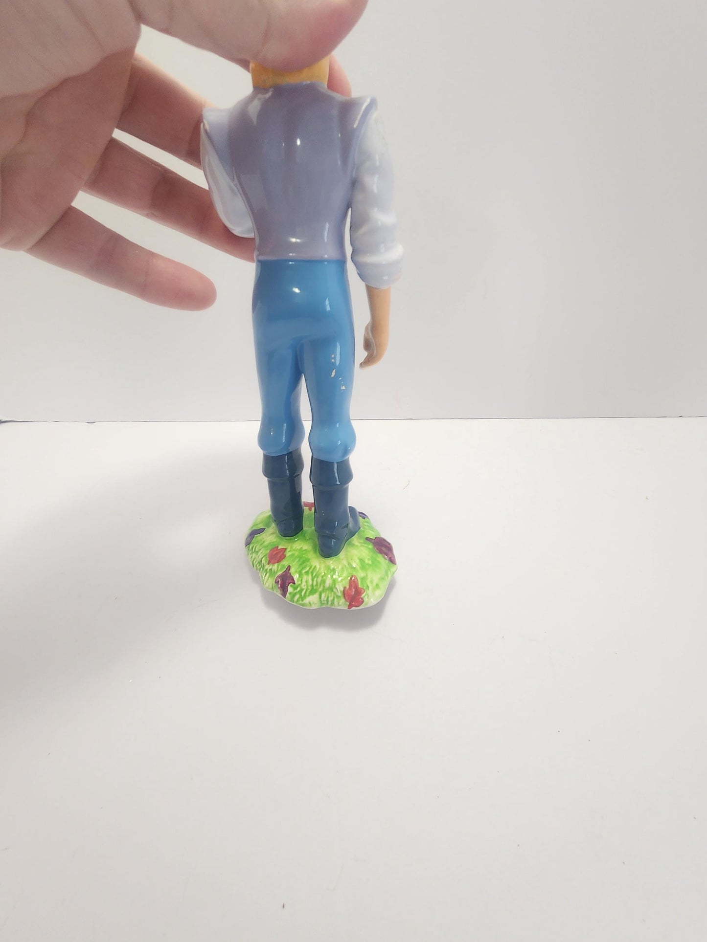 Disney's Pocahontas John Smith with Compass Enesco Vintage Figurine - Figurines - Disney - Disney Gifts - Enesco - John Smith - Pocahontas