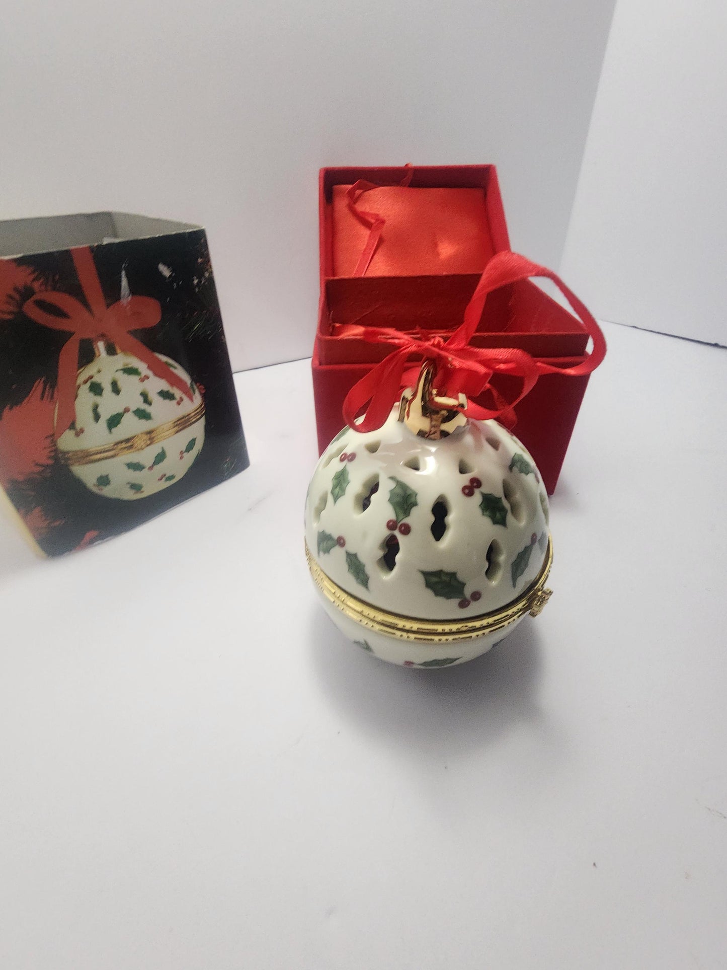 Madison & Max Holly Berry Ceramic Christmas Potpourri Ornament - Christmas - Ornaments - Christmas Ornaments - Madison And Max - Potpourri