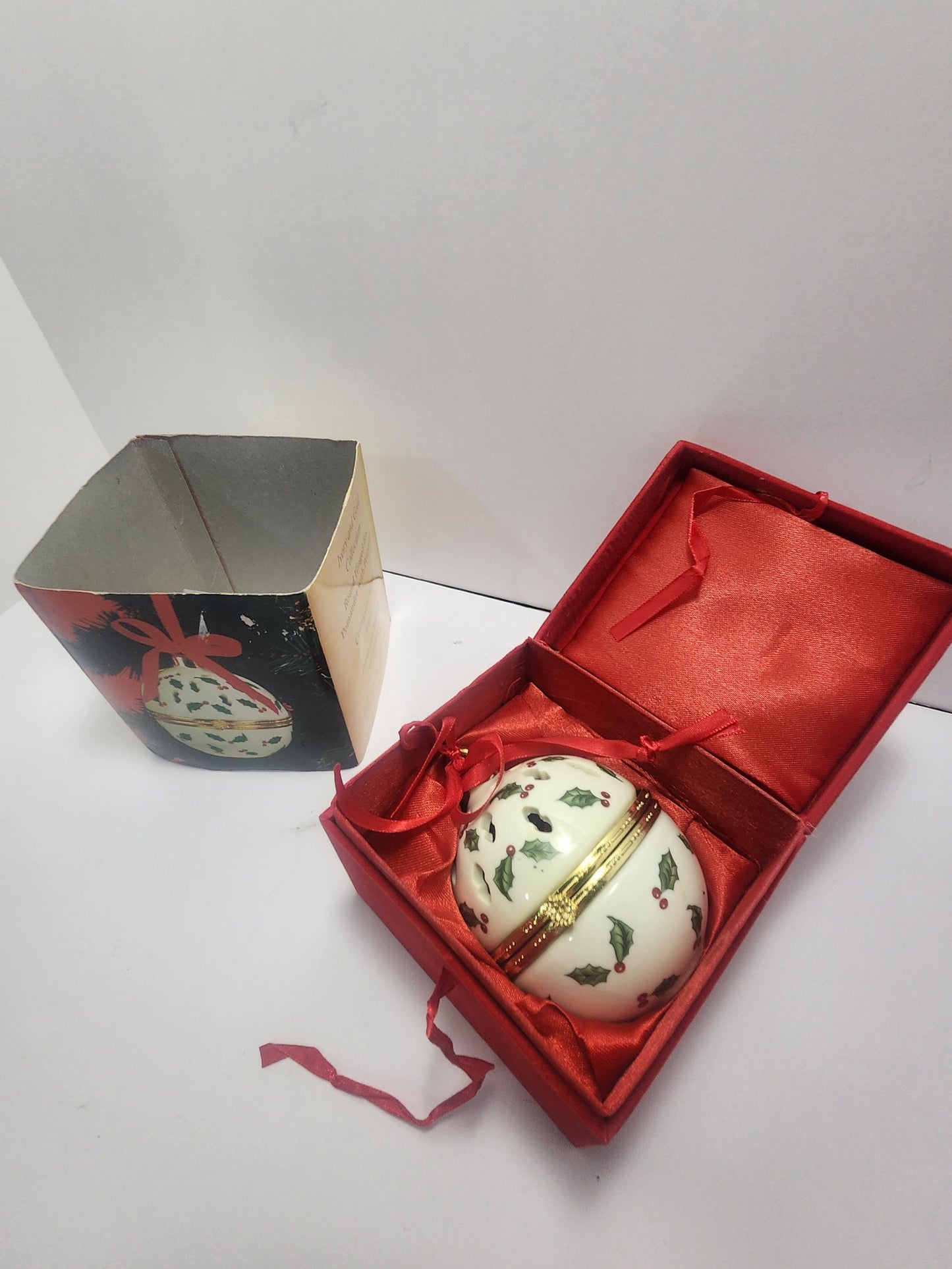 Madison & Max Holly Berry Ceramic Christmas Potpourri Ornament - Christmas - Ornaments - Christmas Ornaments - Madison And Max - Potpourri