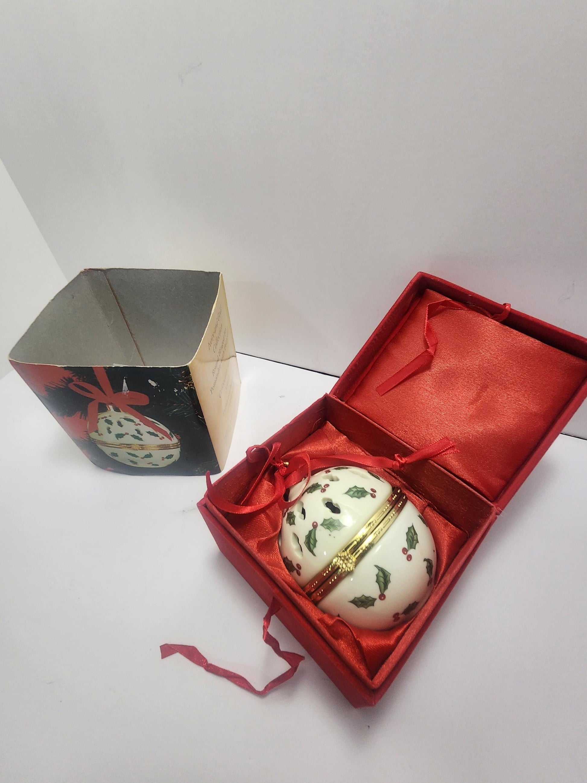 Madison & Max Holly Berry Ceramic Christmas Potpourri Ornament - Christmas - Ornaments - Christmas Ornaments - Madison And Max - Potpourri