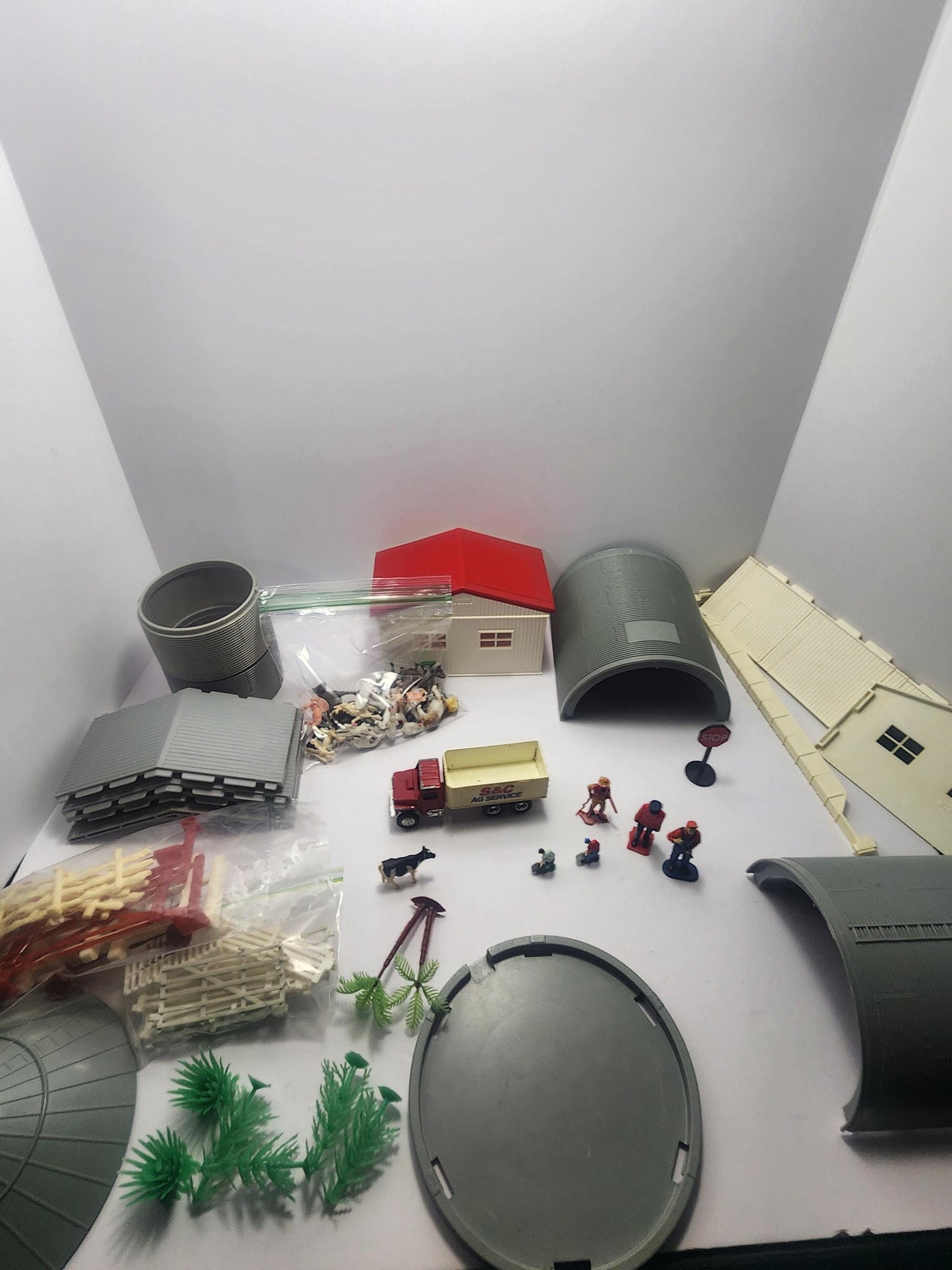 Ertl 1991 Farm Country Grain & Feed Set 1/64 Scale Toy Playset - Playset - Vintage Toys - Ertl - Ertl Toys - Farm Playset - Farming Toys