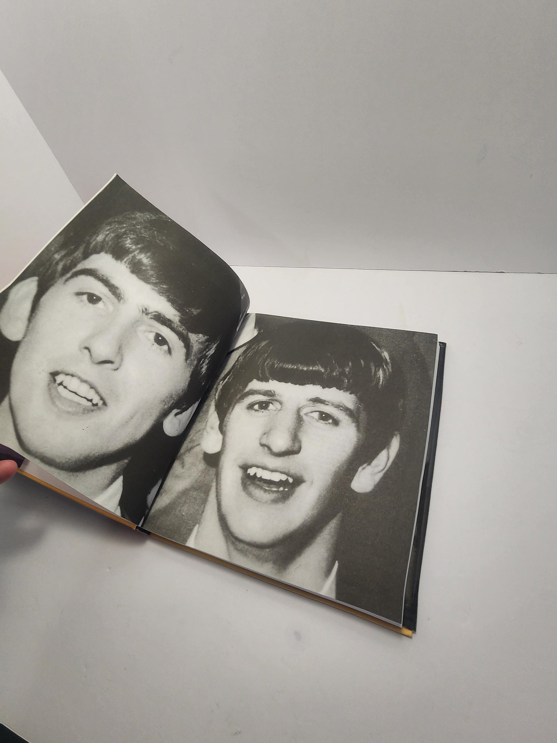 The Beatles 100 Famouns Songs Fan Guide Book - Music - Music Books - Music Gifts - The Beatles - The Beatles Books - Fan Books