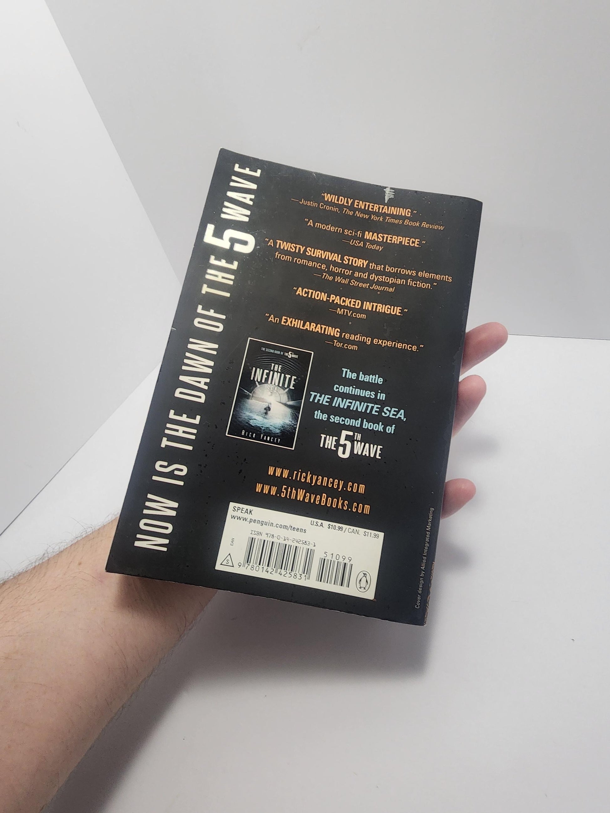 The 5th Wave Book By Rick Yancey - Rick Yancey - The 5th Wave - The Fifth Wave - Books