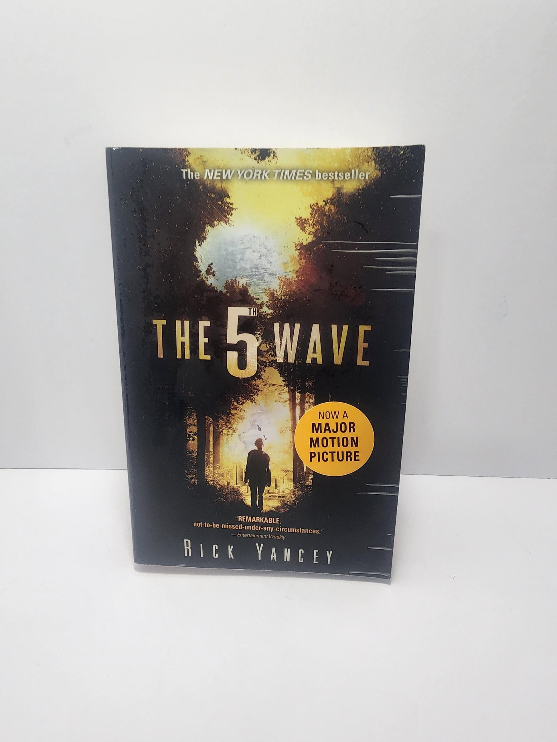 The 5th Wave Book By Rick Yancey - Rick Yancey - The 5th Wave - The Fifth Wave - Books