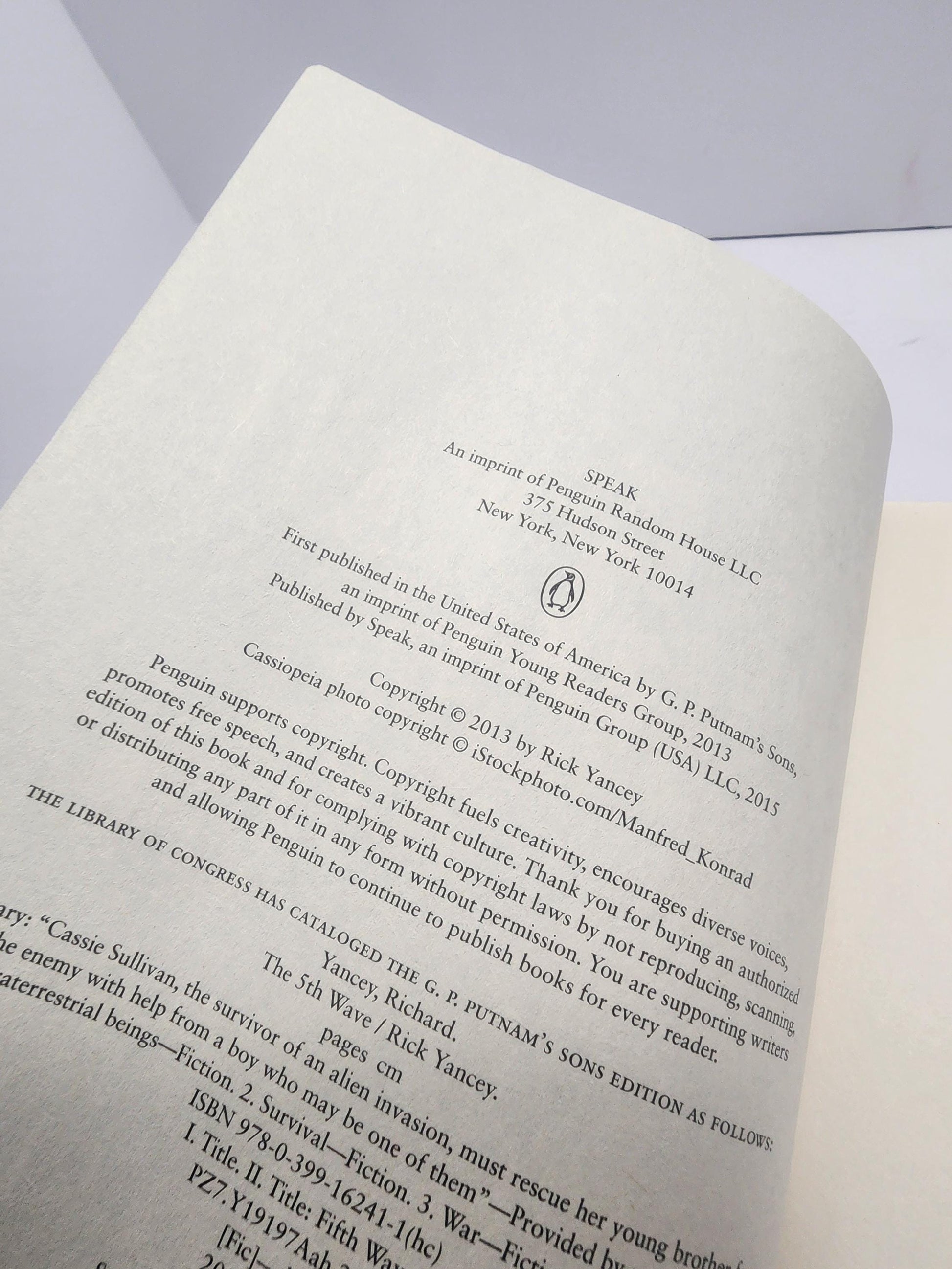 The 5th Wave Book By Rick Yancey - Rick Yancey - The 5th Wave - The Fifth Wave - Books
